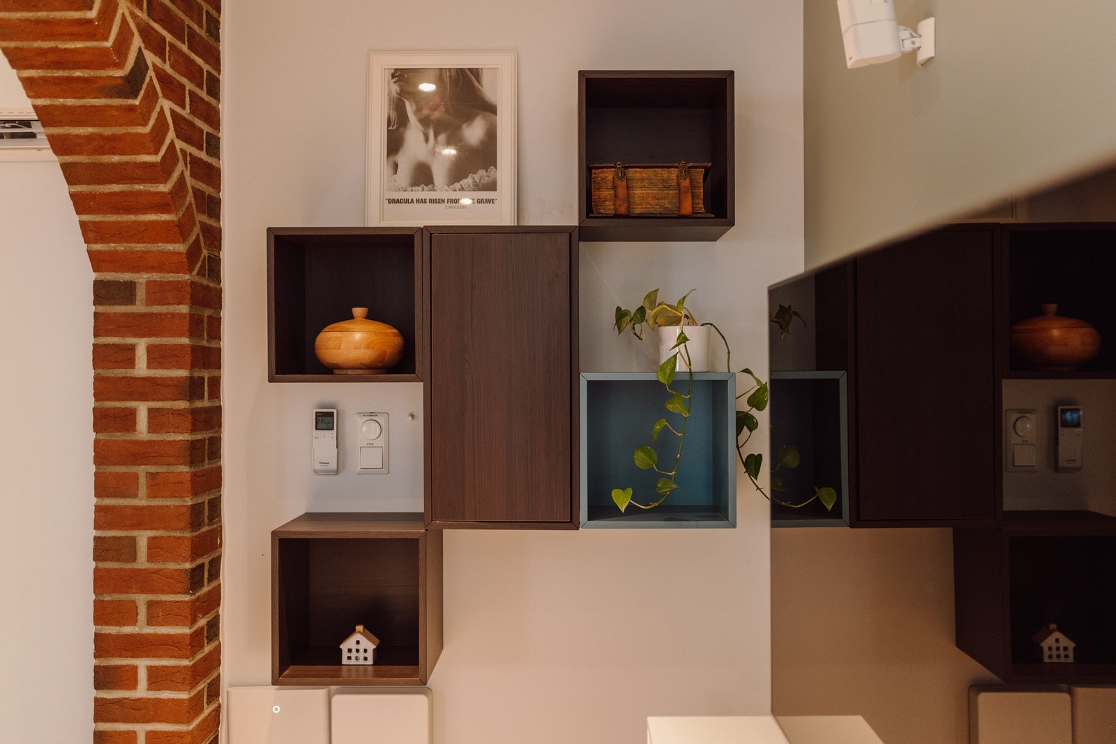 Oppbevaringshyller i stue Galleribilde