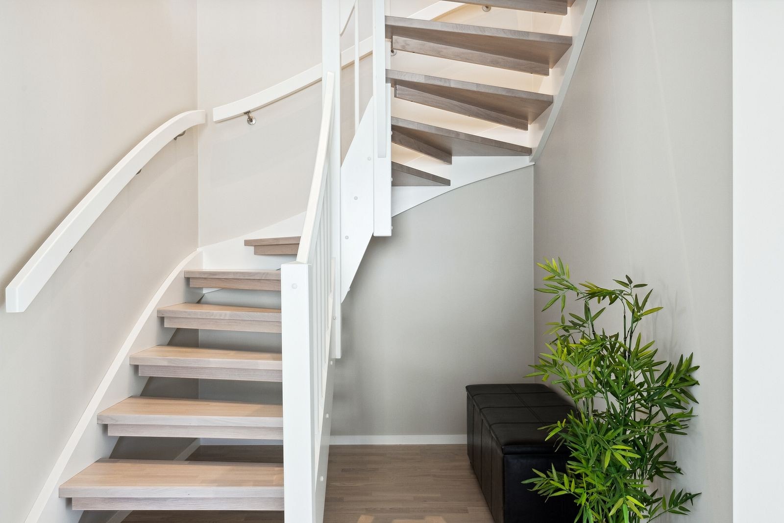 Innvendig trapp fra Trapperingen. Illustrasjonsfoto. Galleribilde