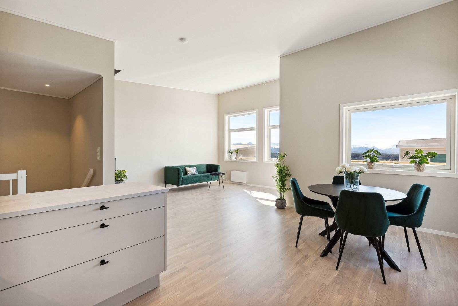 Alle boliger får skrå himling med god takhøyde i stue. Illustrasjonsfoto. Galleribilde