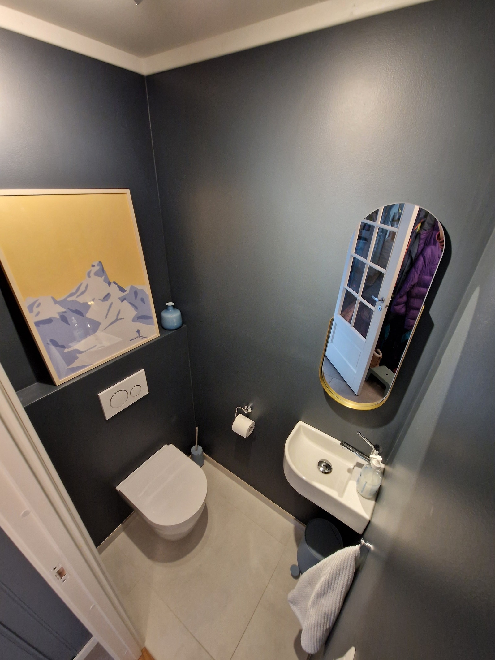 Toalett med inngang fra entreen. Galleribilde