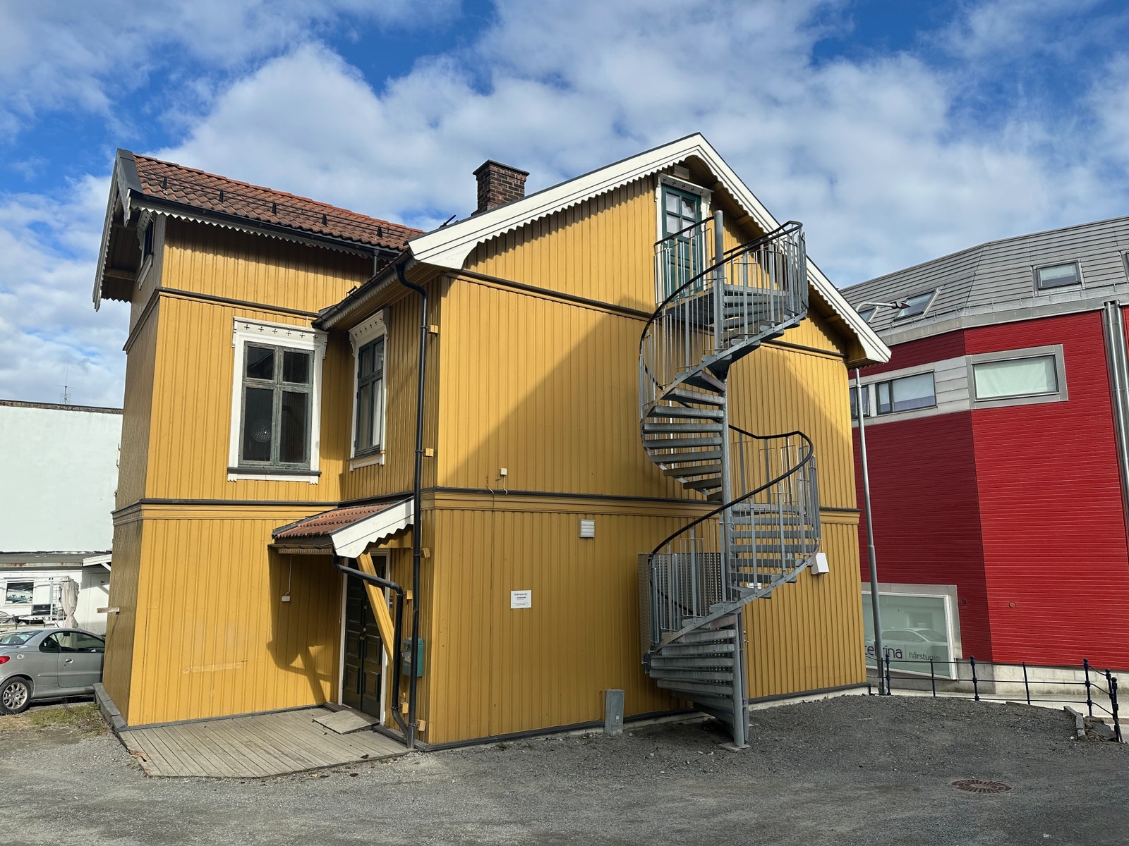 St.Olavgt.med parkering i bakgård Galleribilde
