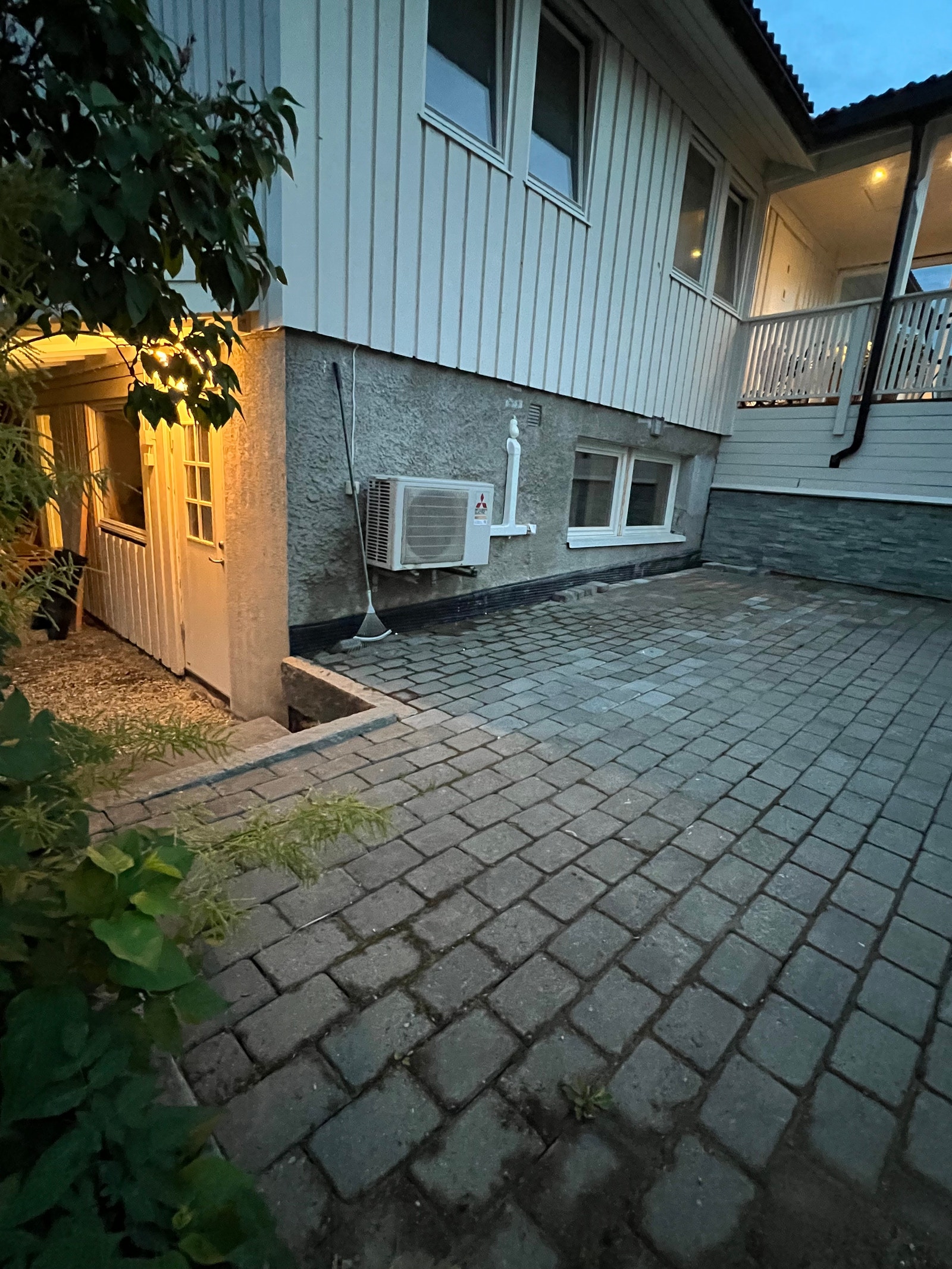 Parkering og inngangsparti Galleribilde