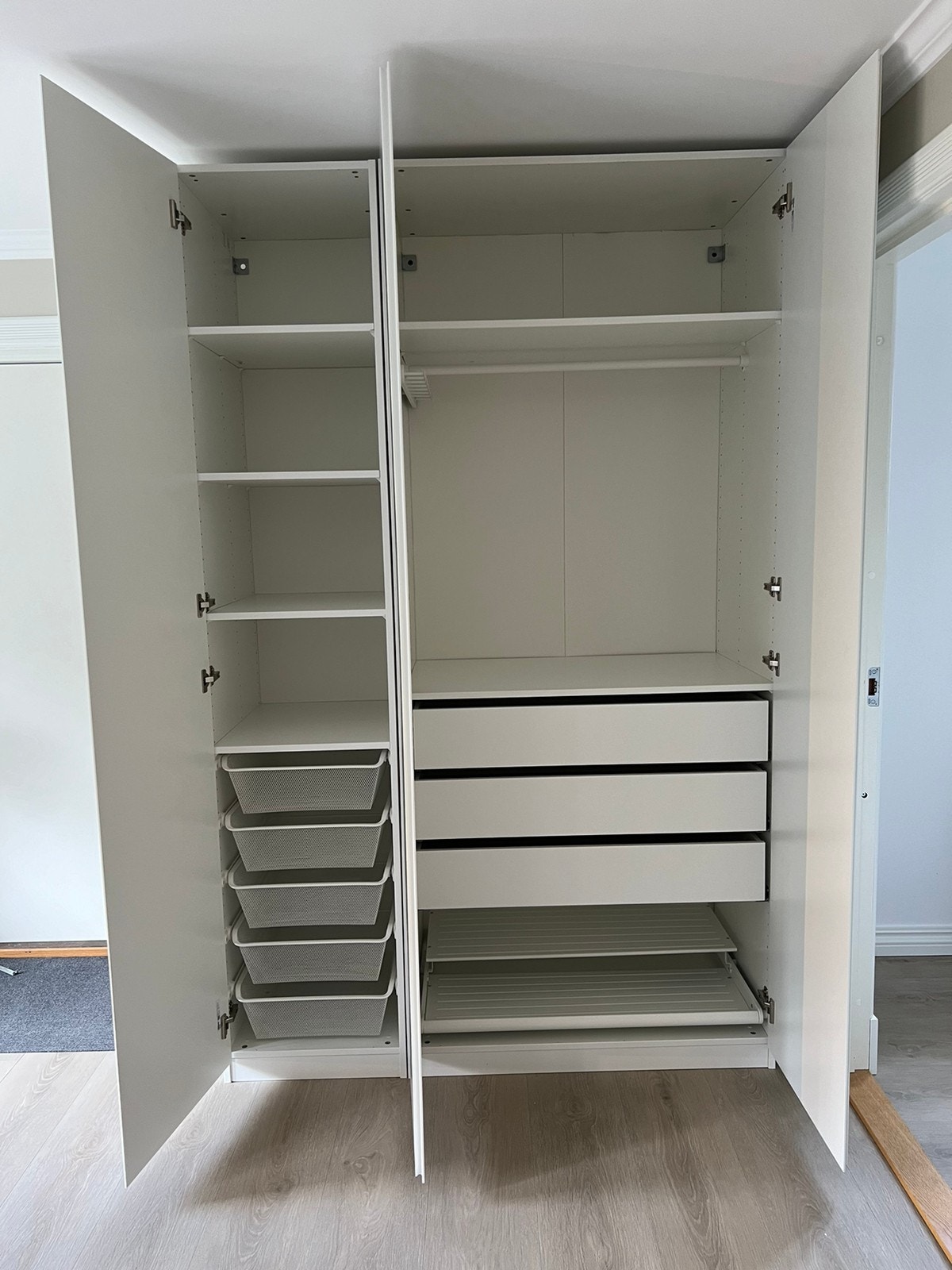 Nye garderobeskap Galleribilde