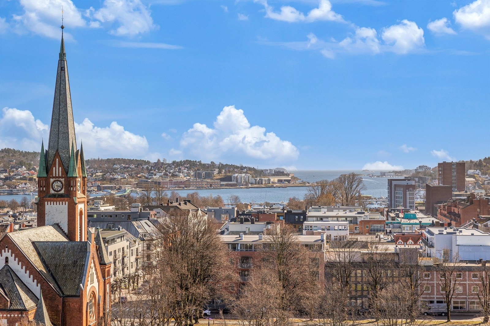 Flott utsikt mot sentrum og Sandefjordsfjorden. Galleribilde