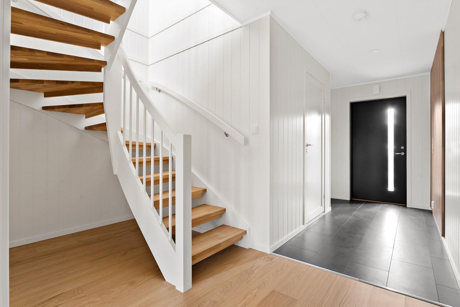 Trapp og gang. Bolig nr. 46. Galleribilde