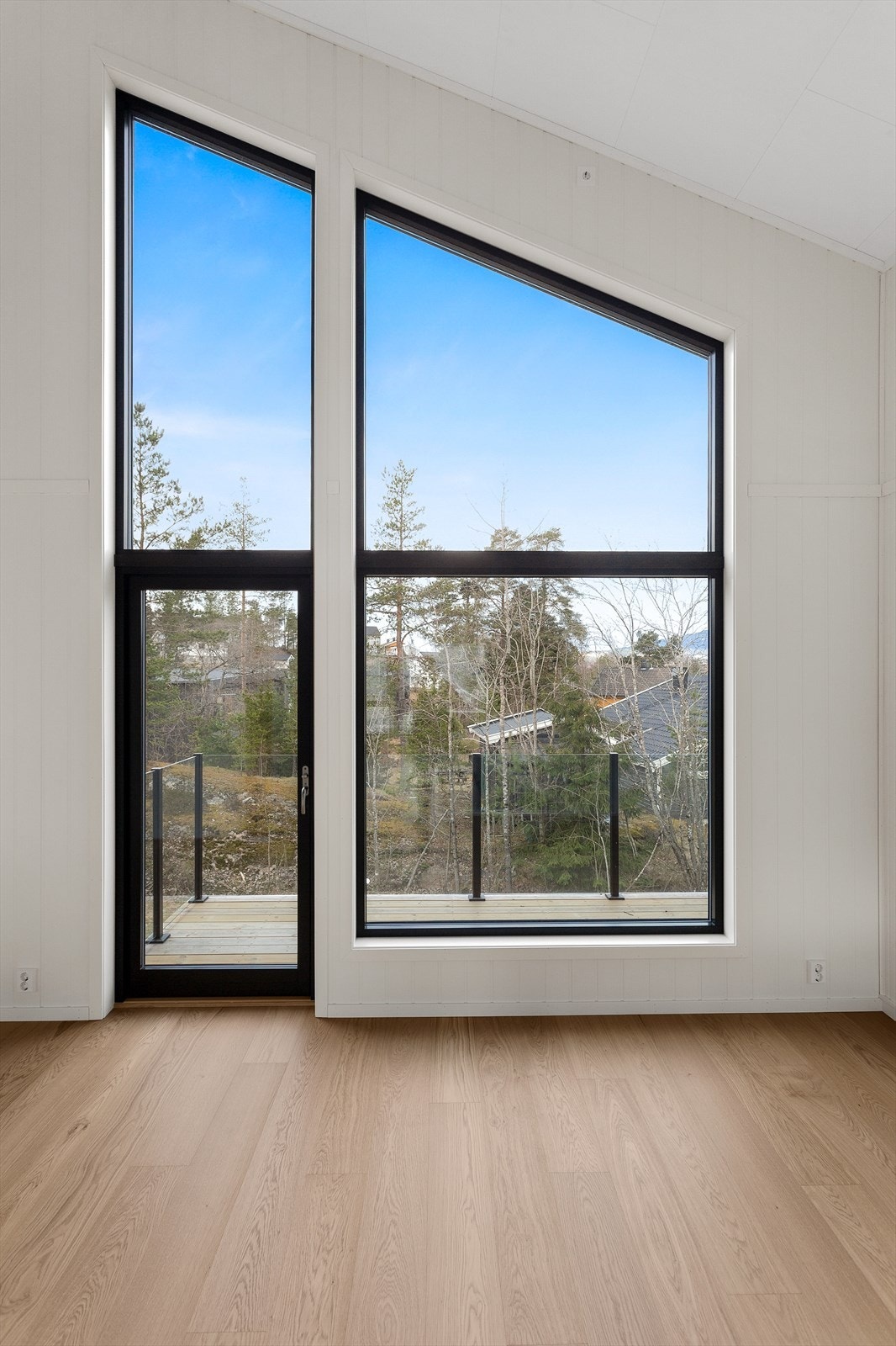 Store og flotte vindusflater som slipper inn godt med naturlig lys. Bolig nr. 46. Galleribilde