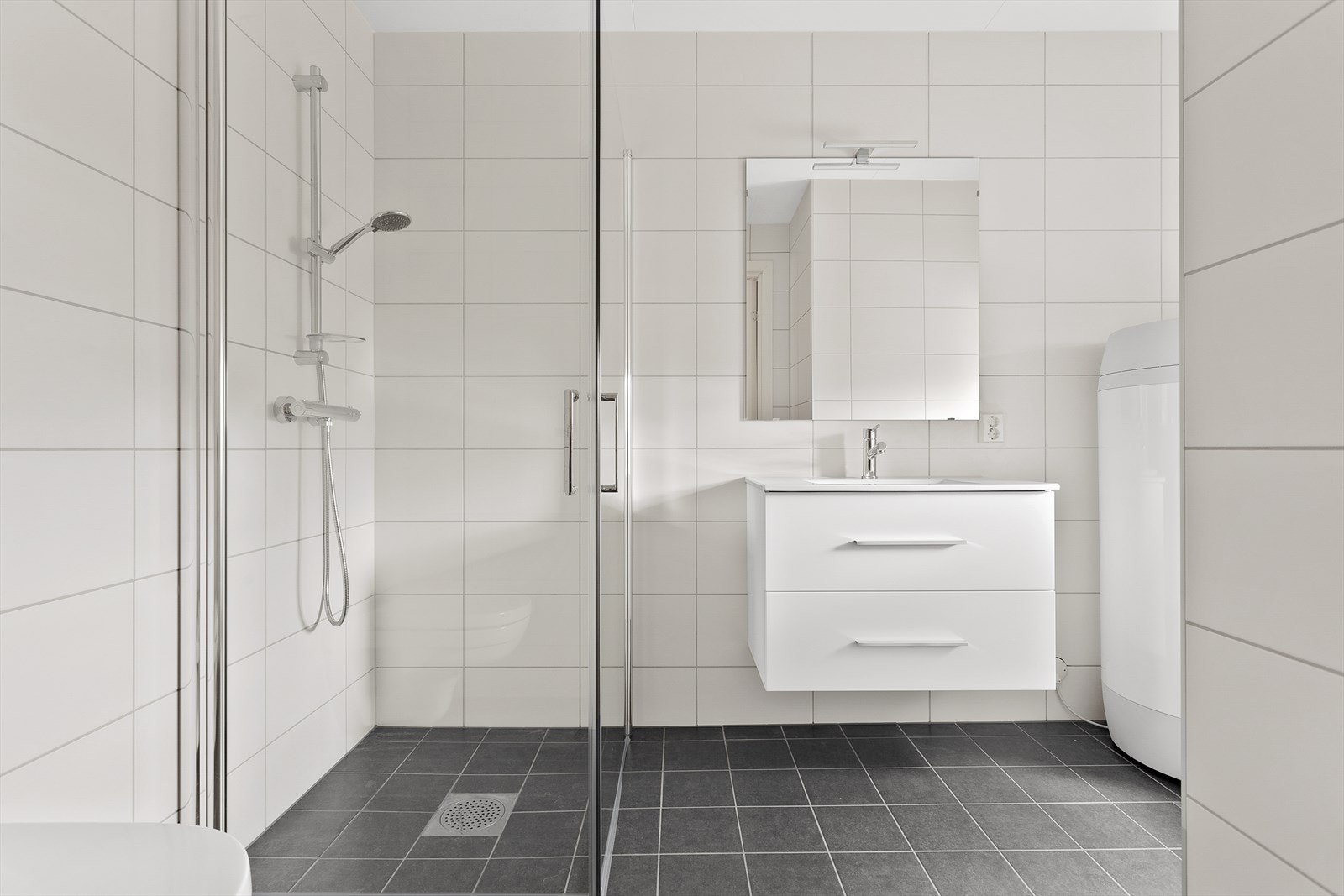 Flislagt bad i 1. etg. Bolig nr. 46. Galleribilde