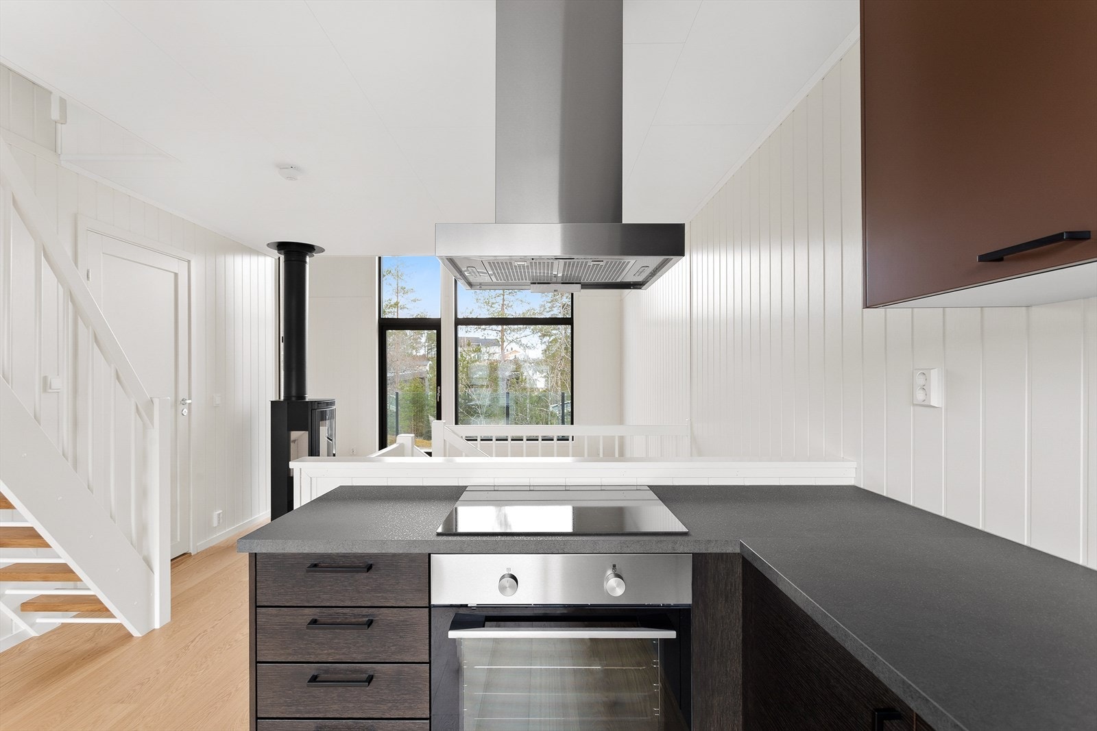 Ventilator i hette over induksjonsplatetopp. Bolig nr. 46. Galleribilde