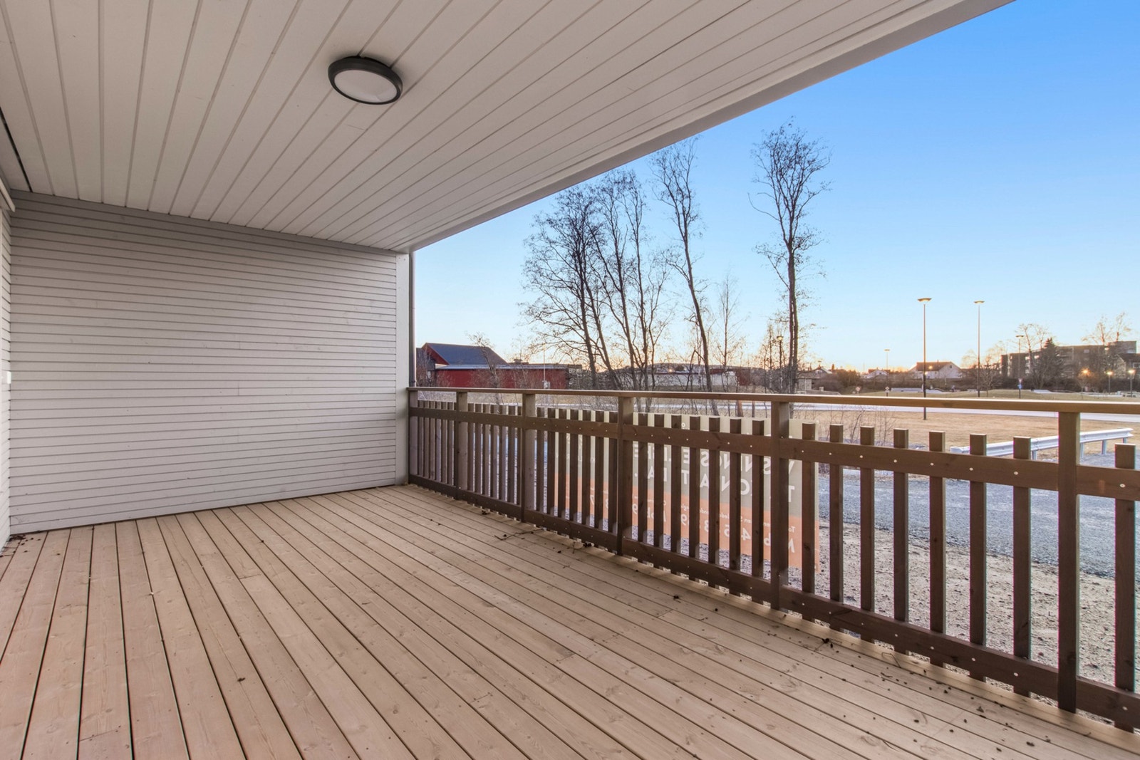 Veranda med kveldssol. Galleribilde