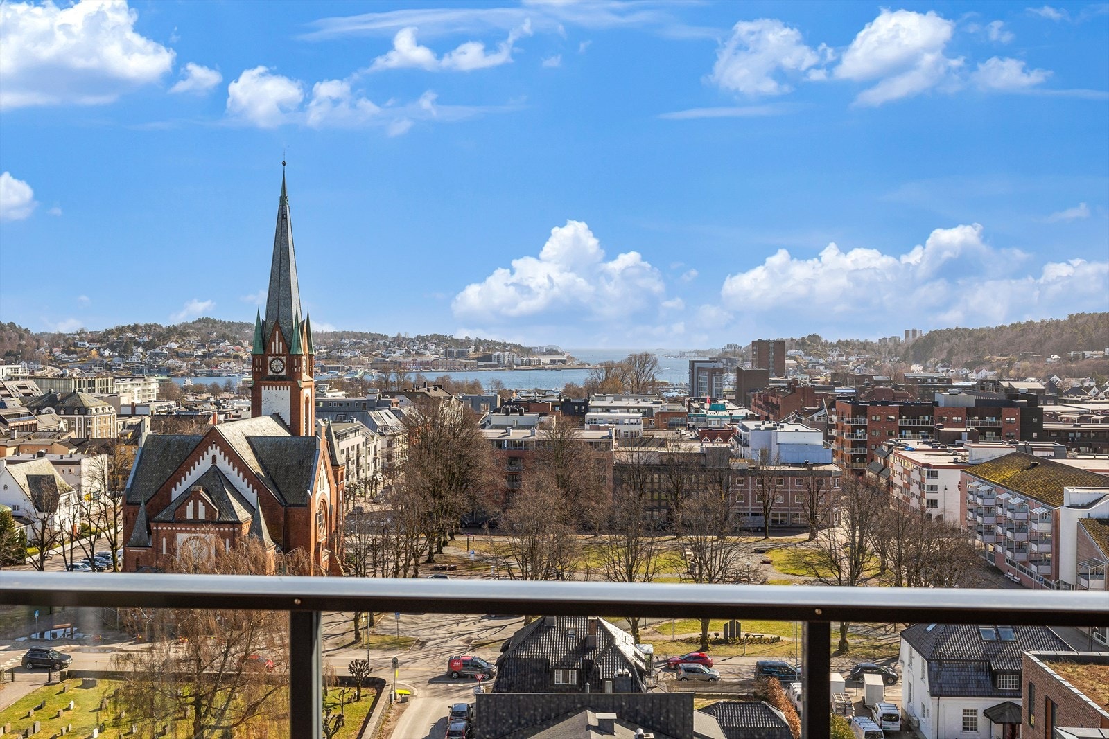 Muligens Sandefjords flotteste utsikt!!!! Fantastisk toppleilighet i Nybyen. Galleribilde