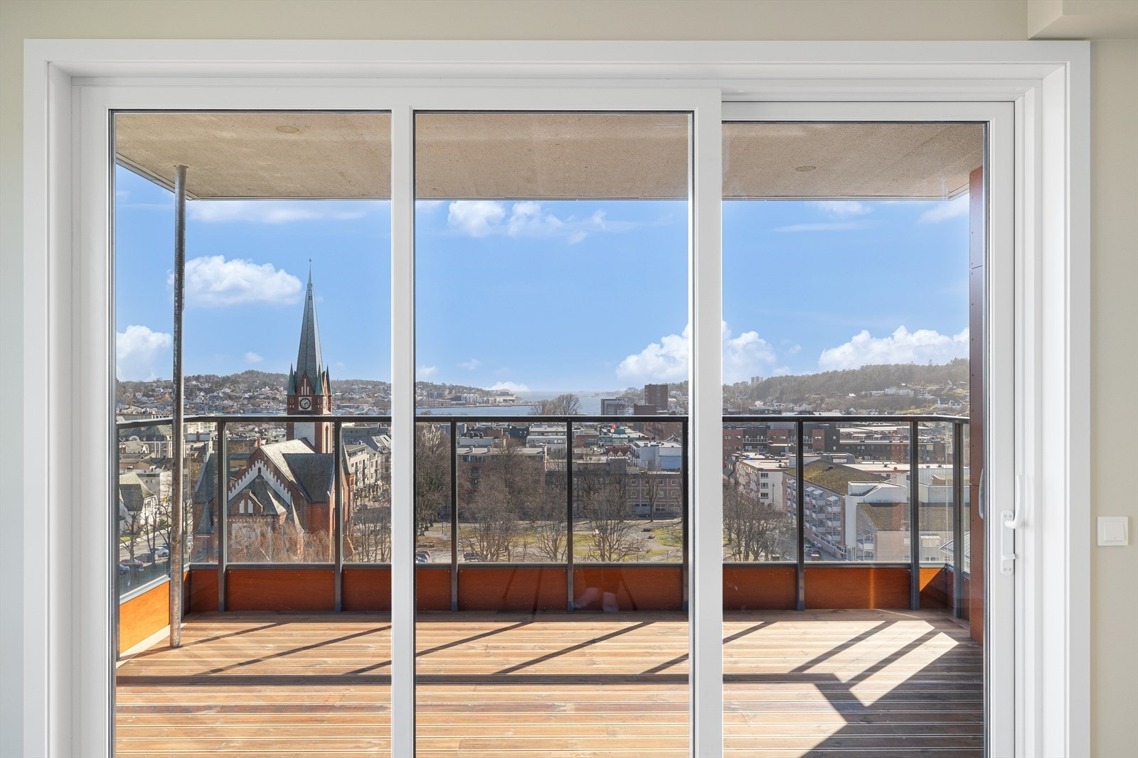 Muligens Sandefjords flotteste utsikt!!!! Fantastisk toppleilighet i Nybyen. Galleribilde