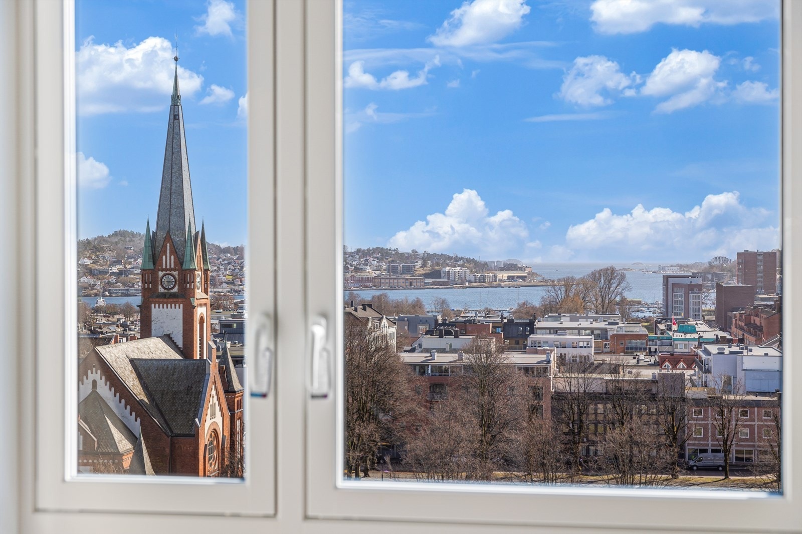 Muligens Sandefjords flotteste utsikt!!!! Fantastisk toppleilighet i Nybyen. Galleribilde