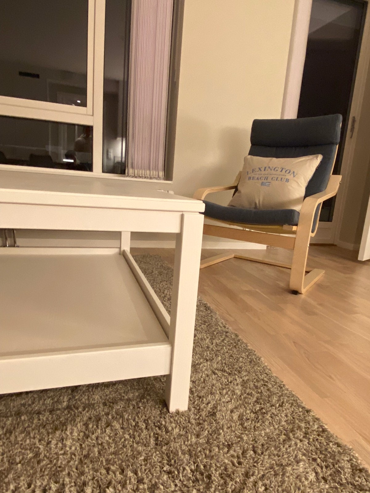 Mykt teppe gulv og lenestol Galleribilde