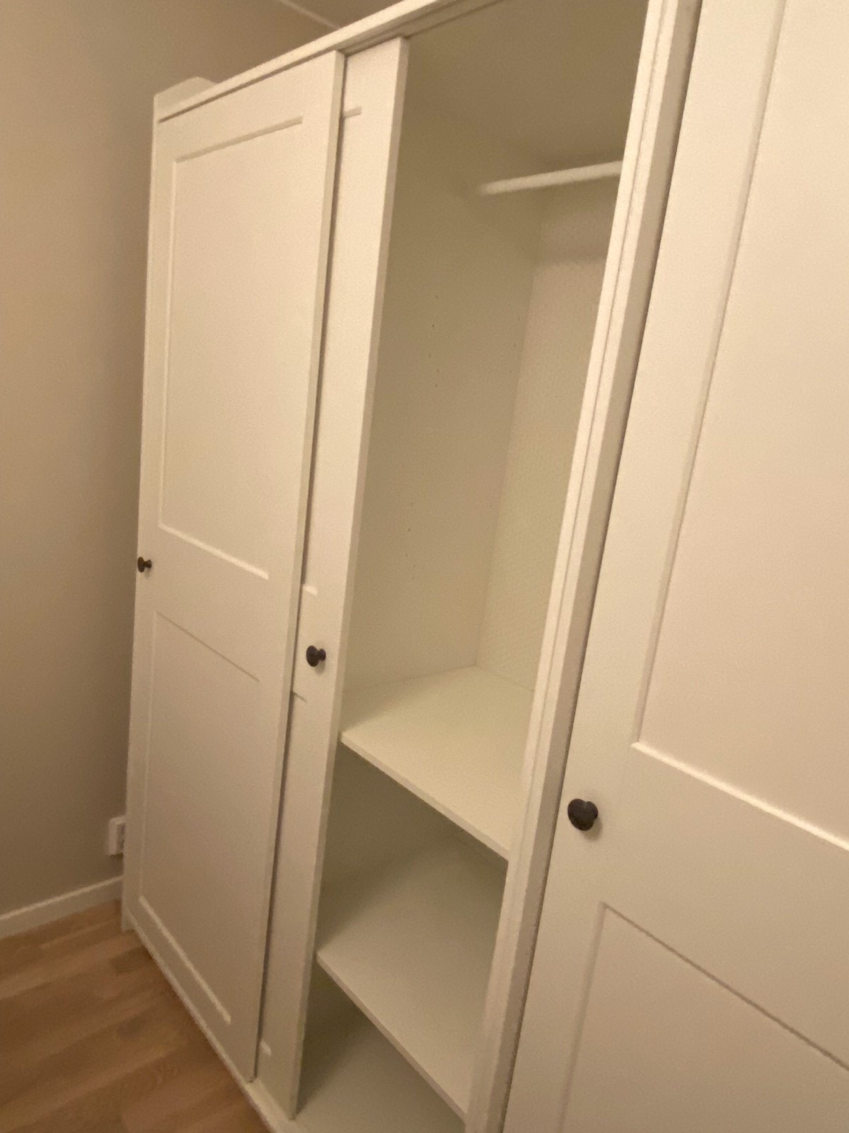 Garderobeskap soverom Galleribilde