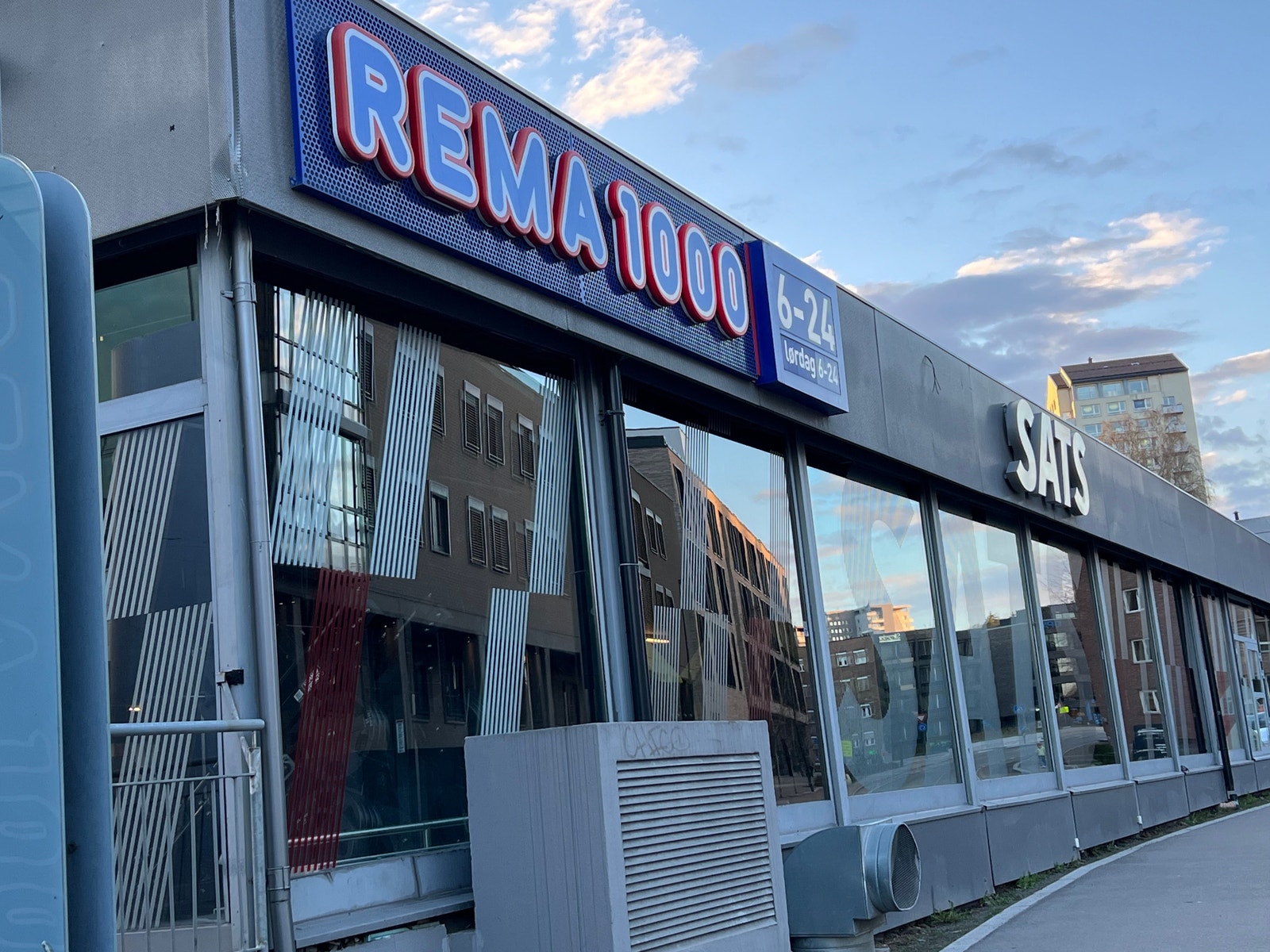 2 minutter til Rema 1000 (6 - 24) og SATS Galleribilde