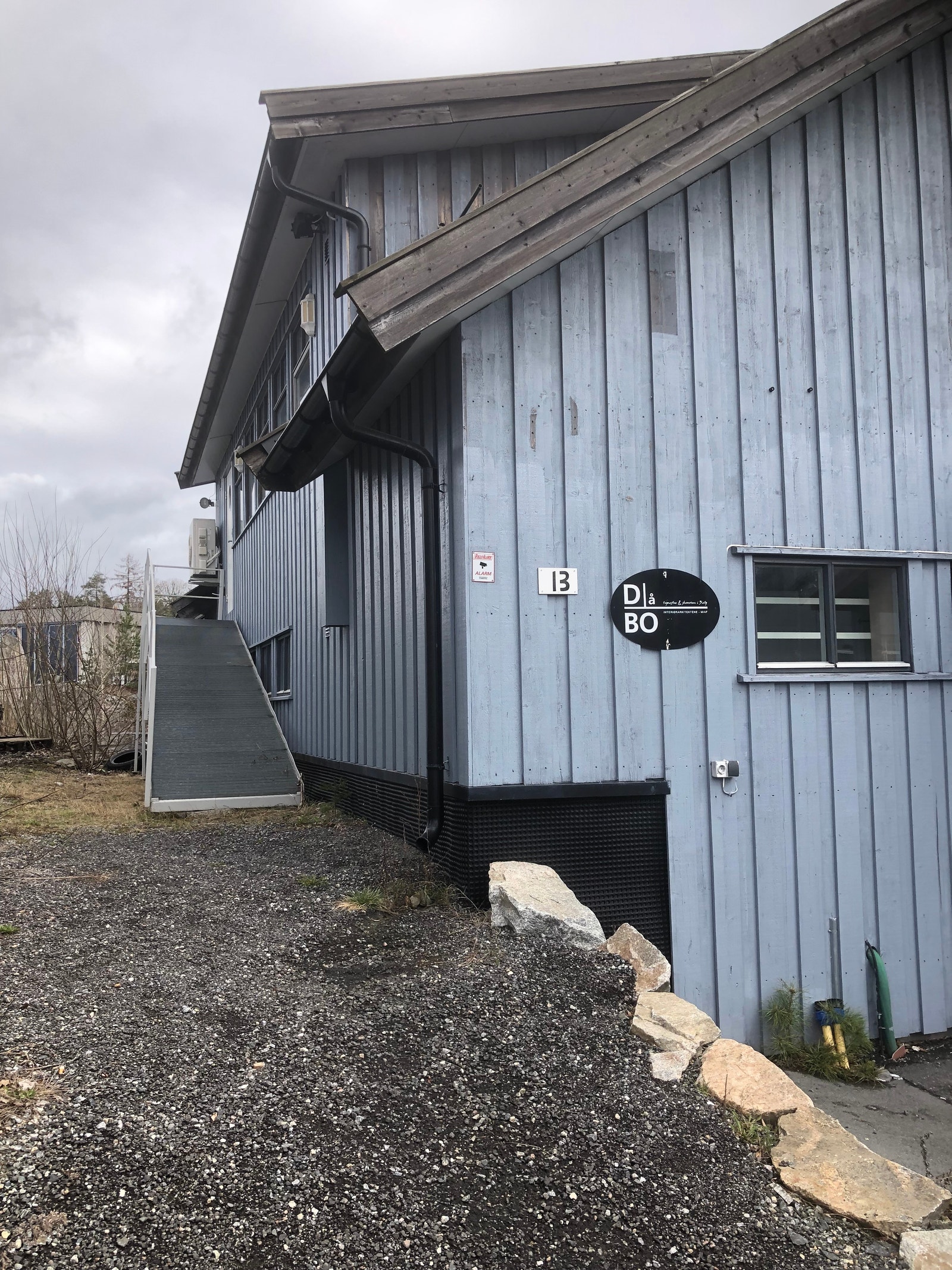 Adkomst via skråplan mot vest, til 2 etg. Galleribilde