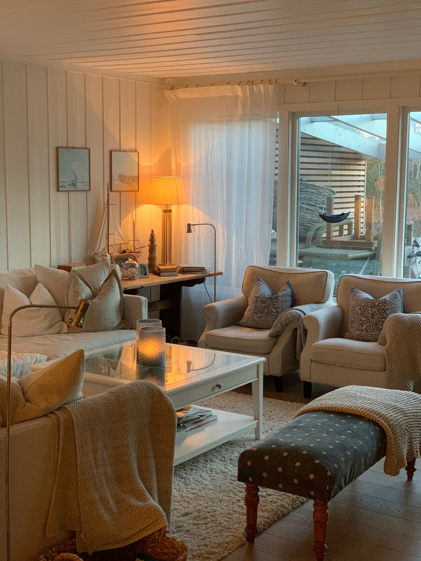 Koselig stue med peis Galleribilde