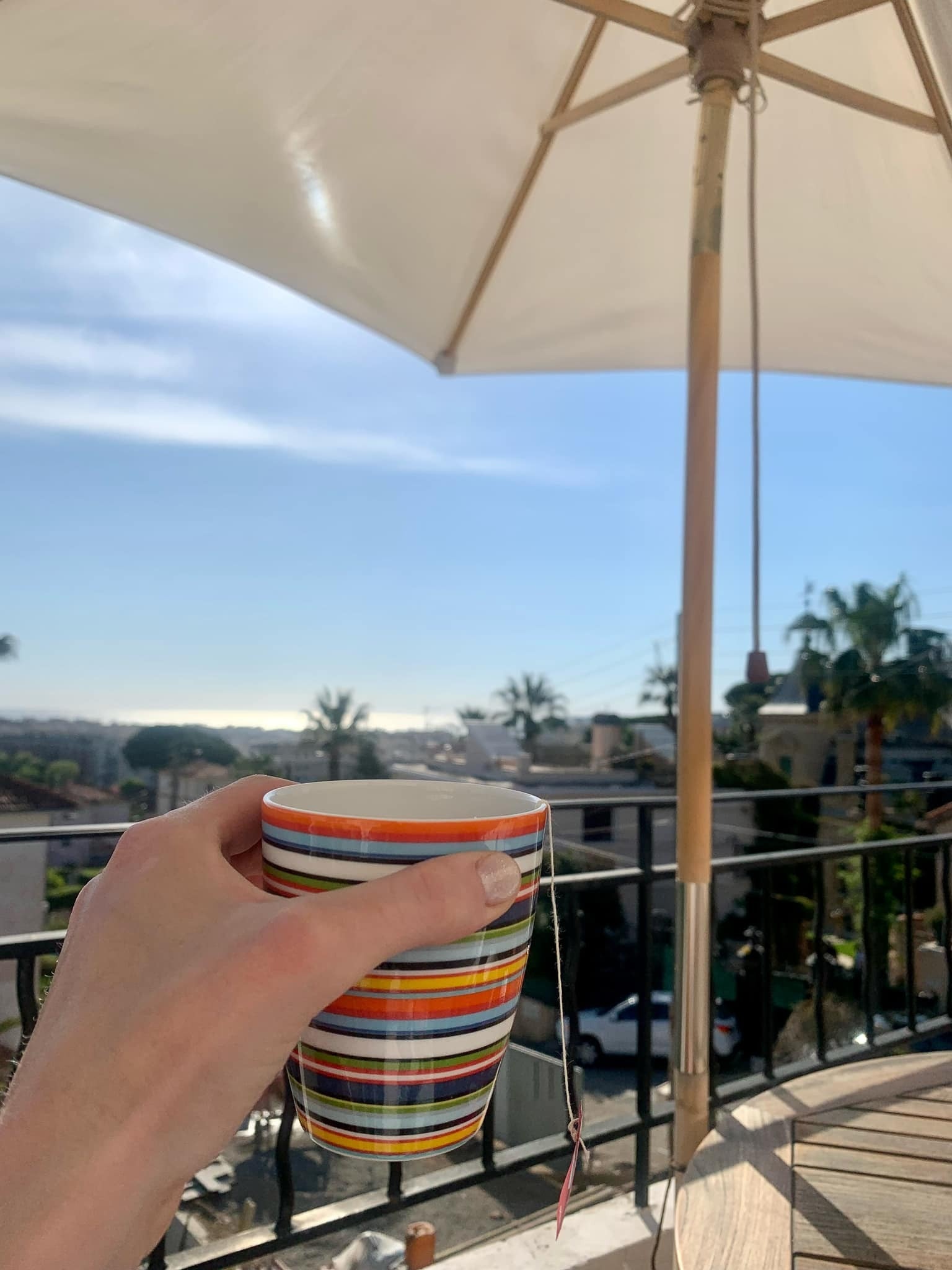 Kos deg på terrassen fra morgen til kveld Galleribilde