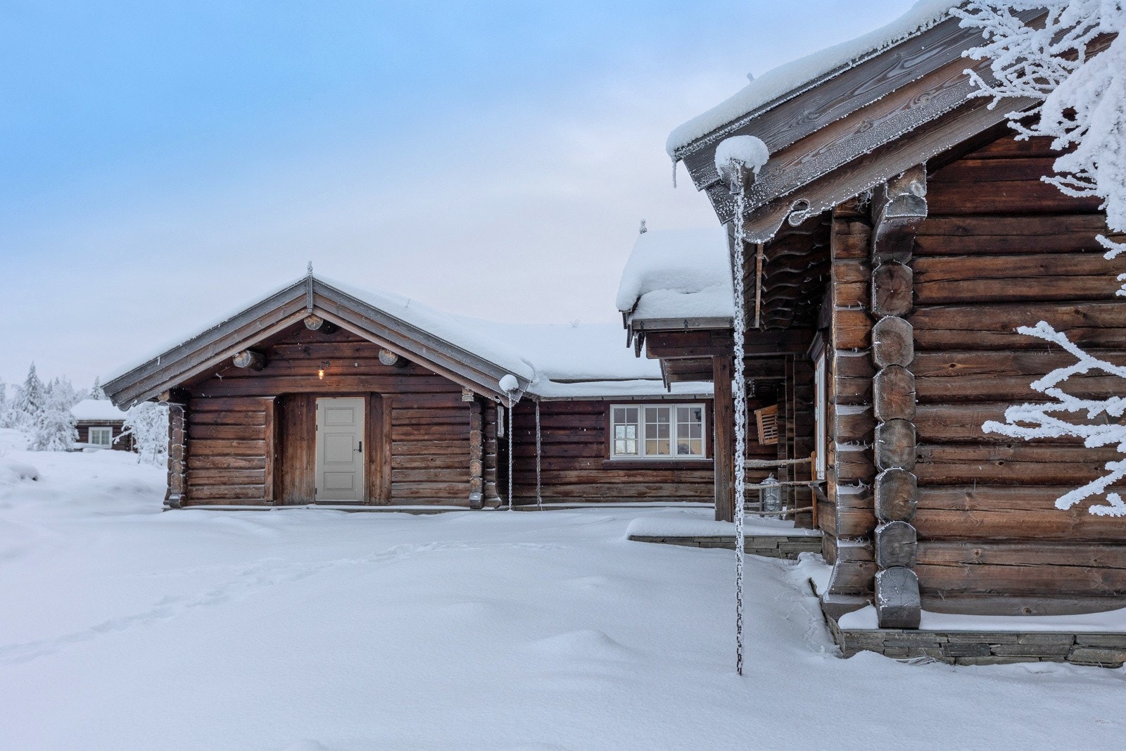 Hytta er et ideelt utgangspunkt for turopplevelser både sommer og vinter - enten det er til fots, på ski eller på sykkel. Galleribilde