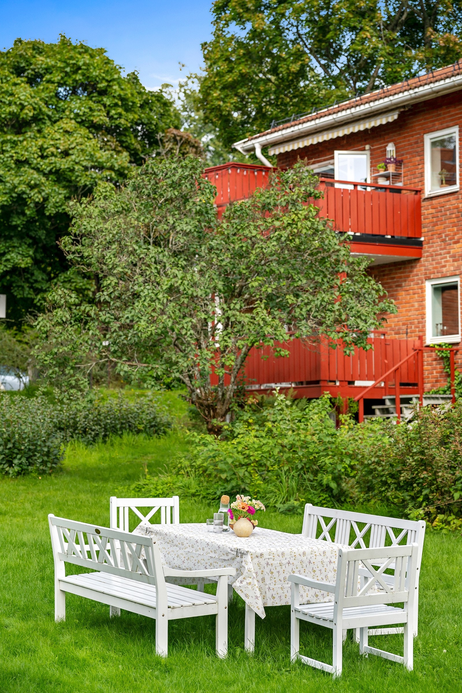 Hva med å be inn hele vennegjengen og familien til bursdagsfeiring? I hagen får du plass til alle! Galleribilde