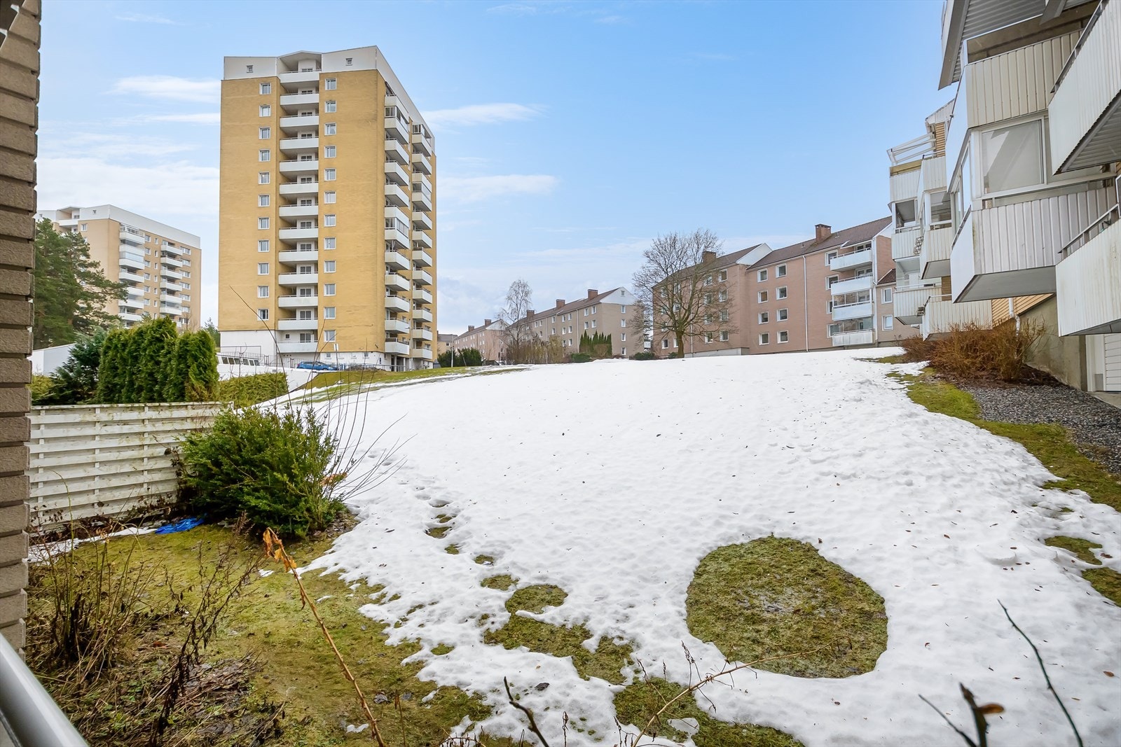 Når sommeren kommer blir utsikten grønn og idyllisk. Galleribilde