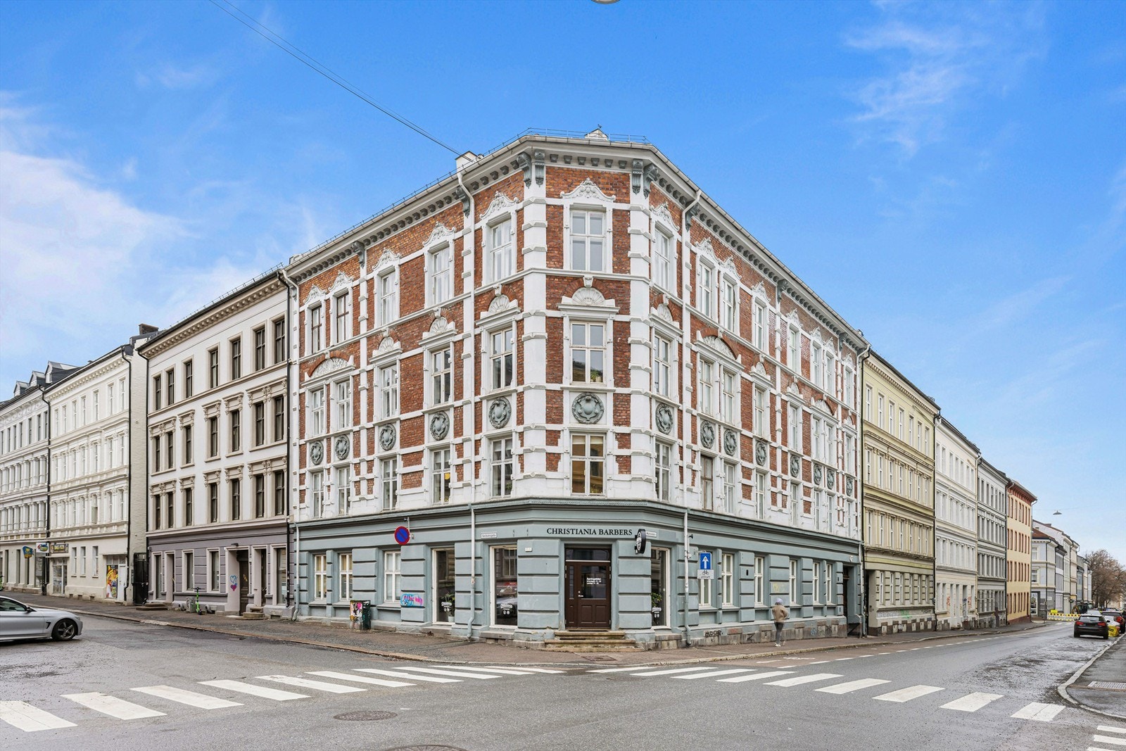 Leiligheten ligger fint til på Grünerløkka i en enveiskjørt gate Galleribilde