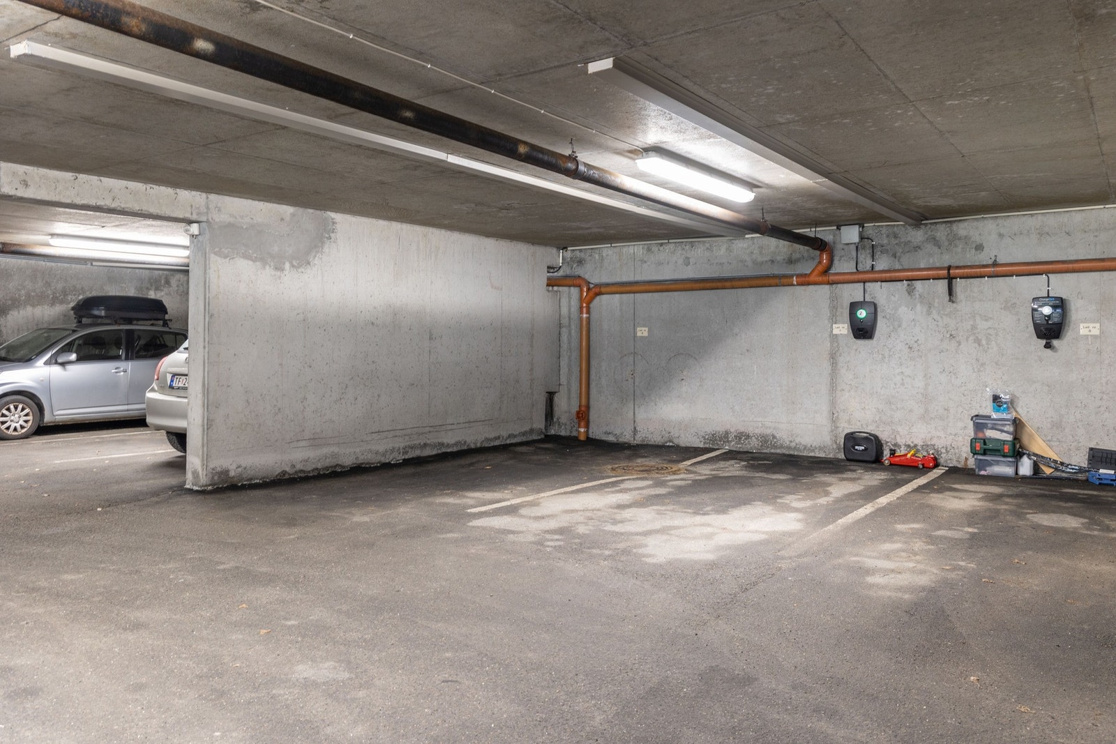 Leiligheten disponerer én fast plass i garasje, i tillegg til én ekstern bod. Galleribilde