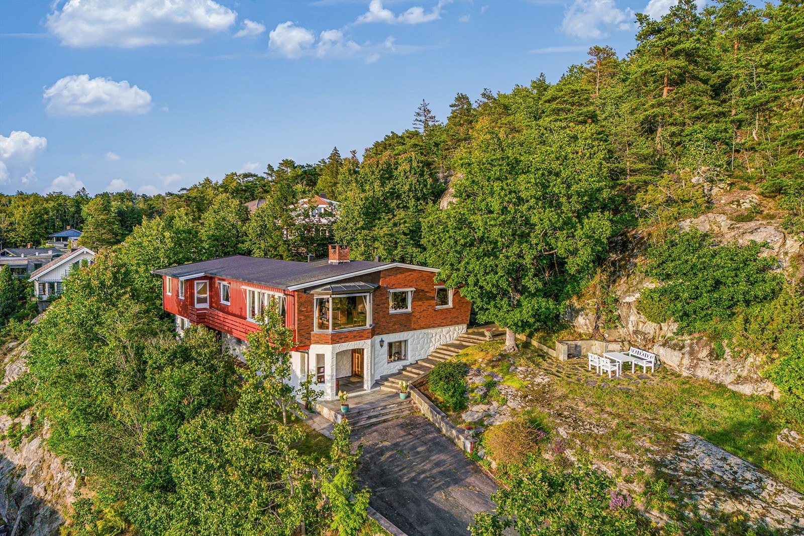 Høyt og frittliggende enebolig Galleribilde