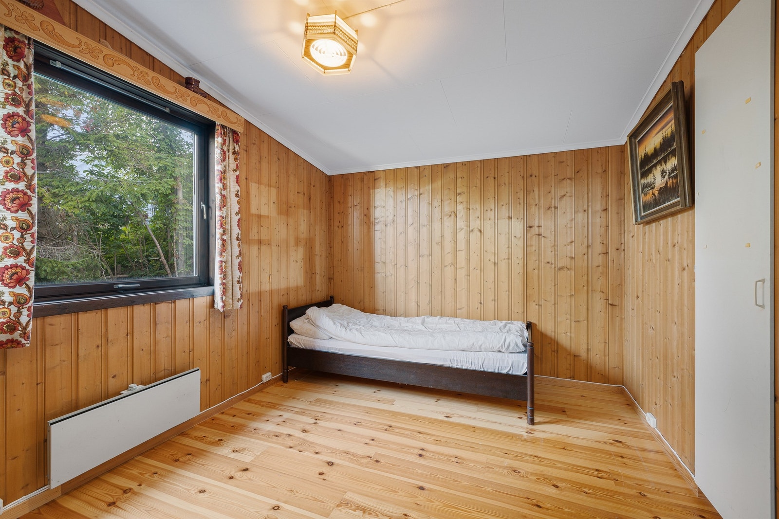 Boligen er idag innredet med 5 soverom Galleribilde