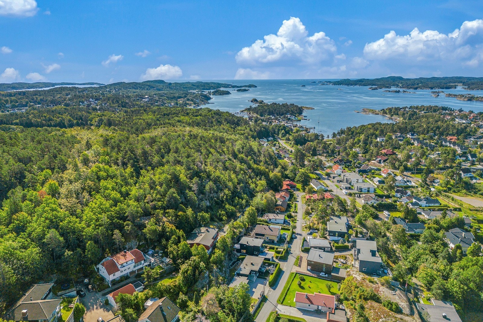 Det tar kun 5 minutter å spasere til nærmeste badestrand Galleribilde