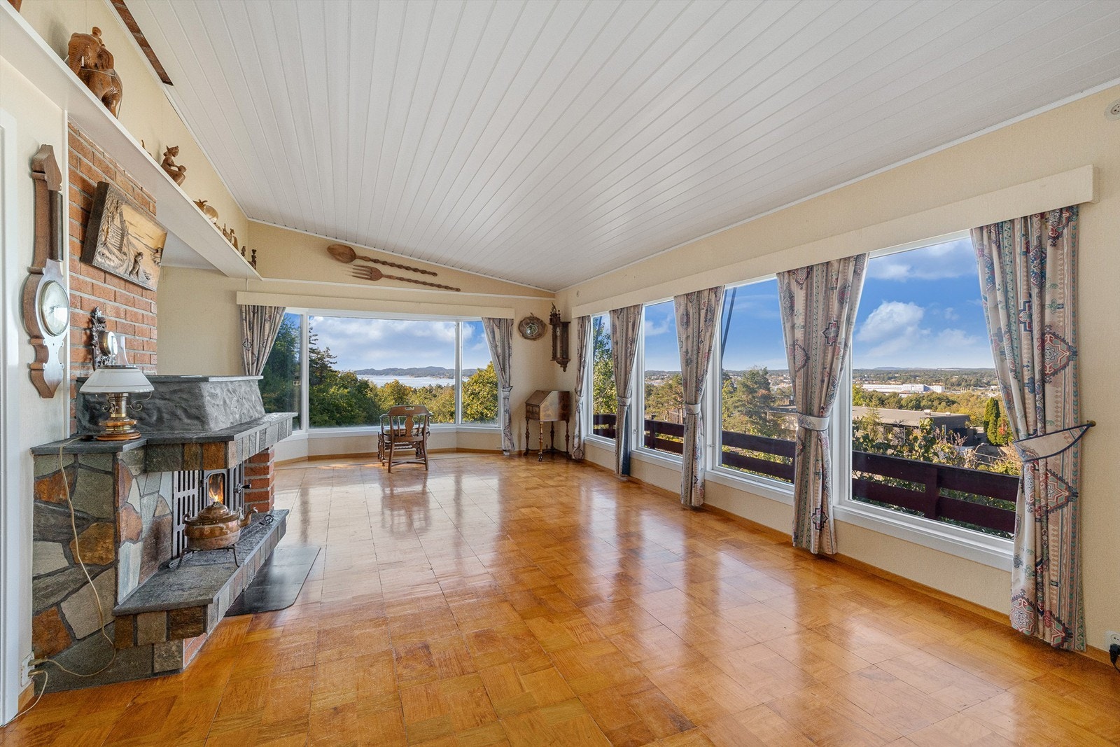 Boligen kan trygt kalles for romslig og er på hele 281 kvm. (BRA) Galleribilde