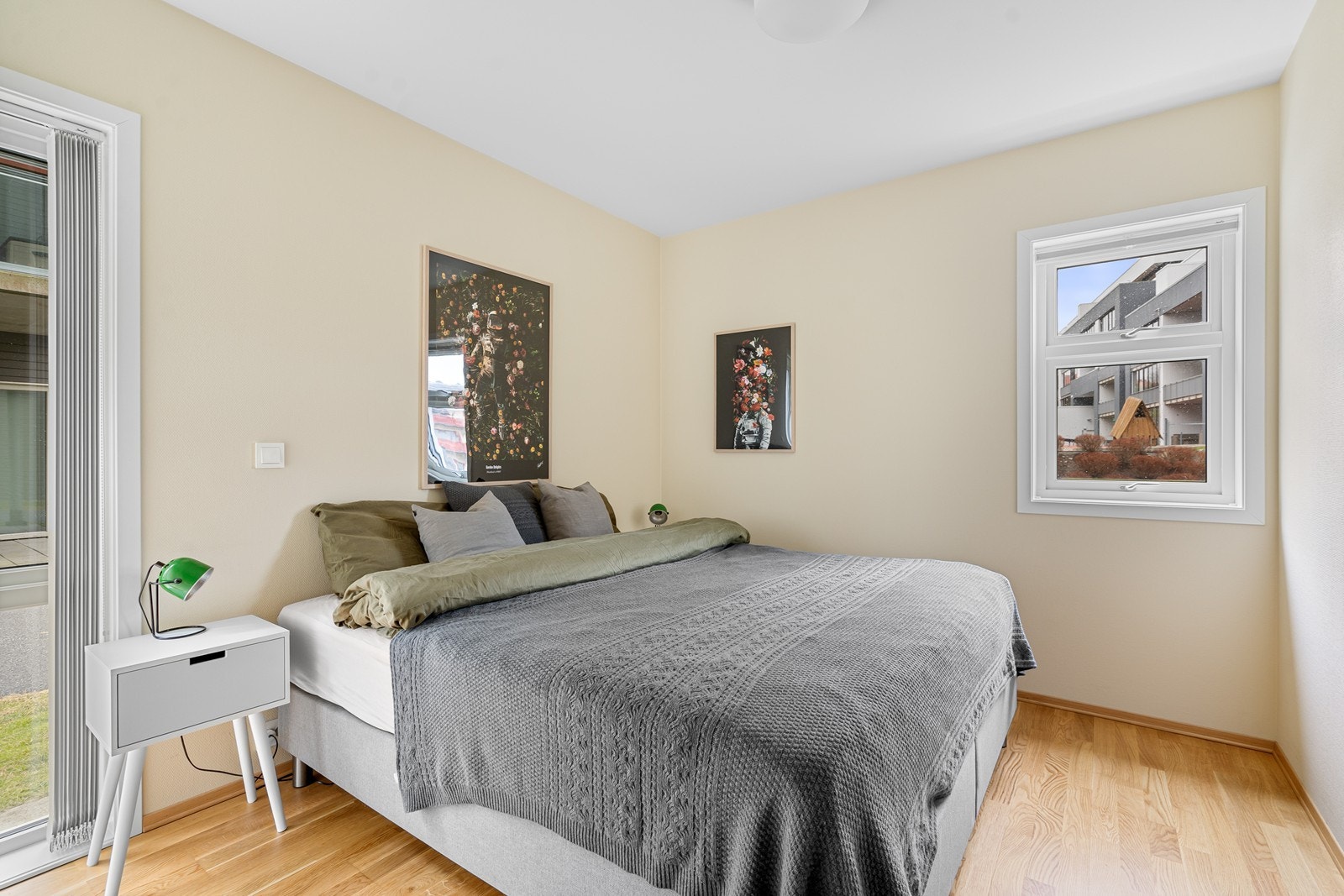 Hovedsoverom med stor garderobeløsning. Galleribilde