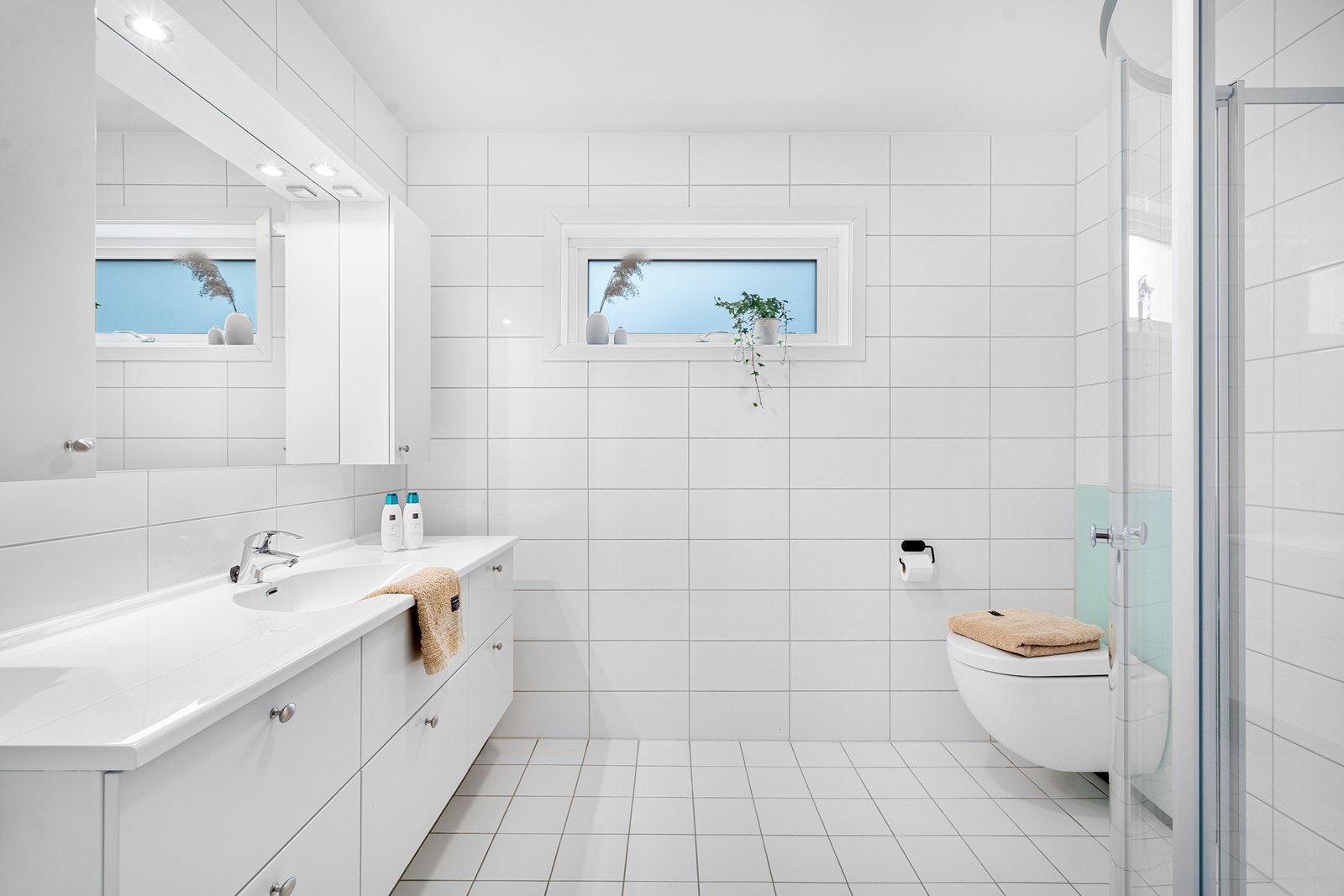 Tilknytning til eget bad fra soverommet. Galleribilde