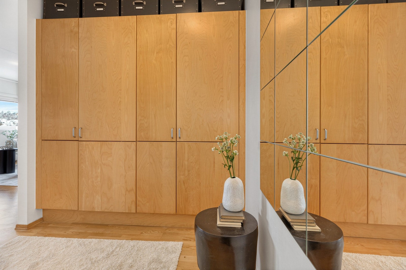 Oppbevaringsmulighet i gangen. Galleribilde