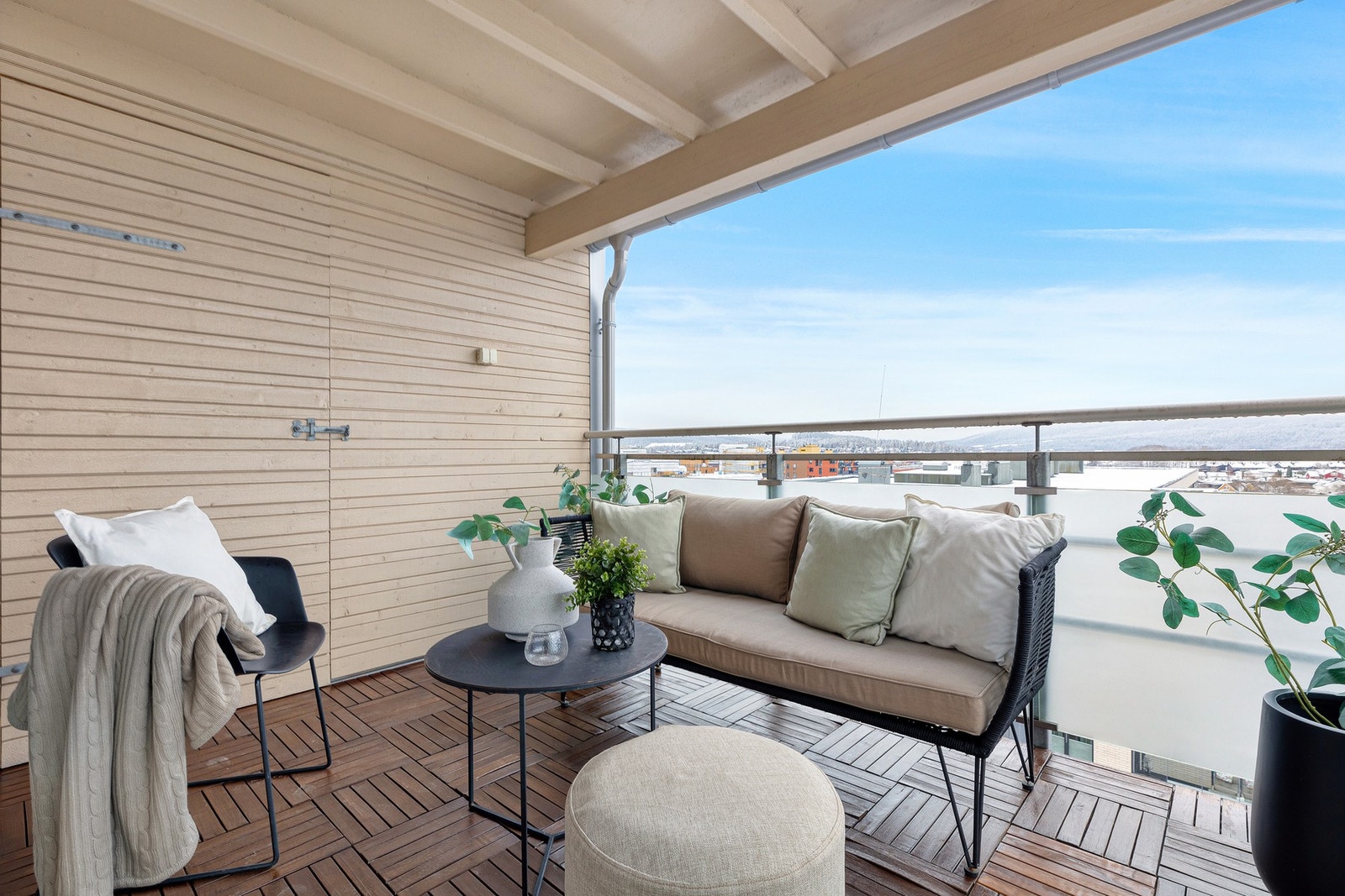 Herlig, sørvendt balkong på ca. 8 kvm. Galleribilde