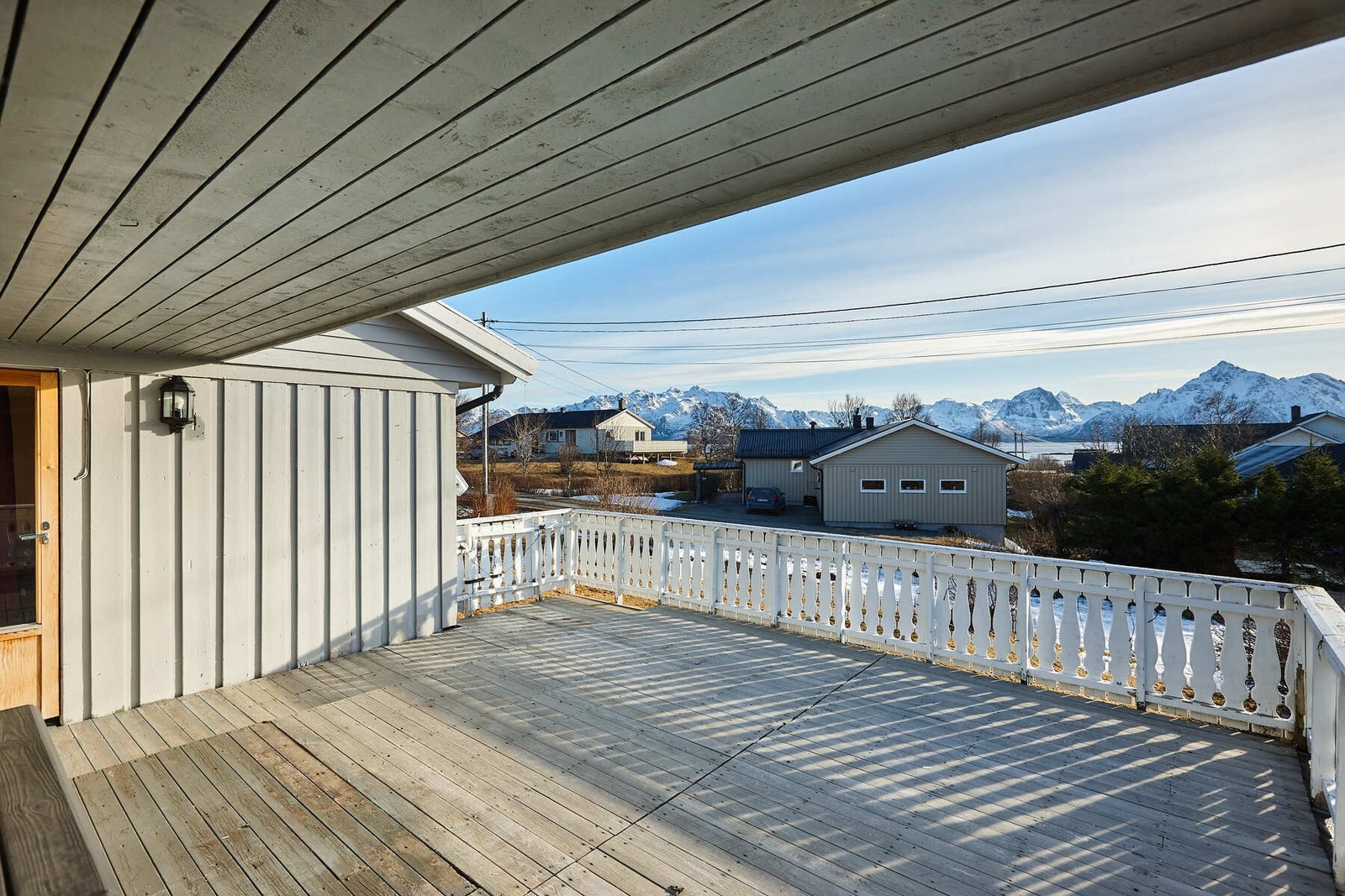 Her er det god plass til både sittegruppe og grill Galleribilde