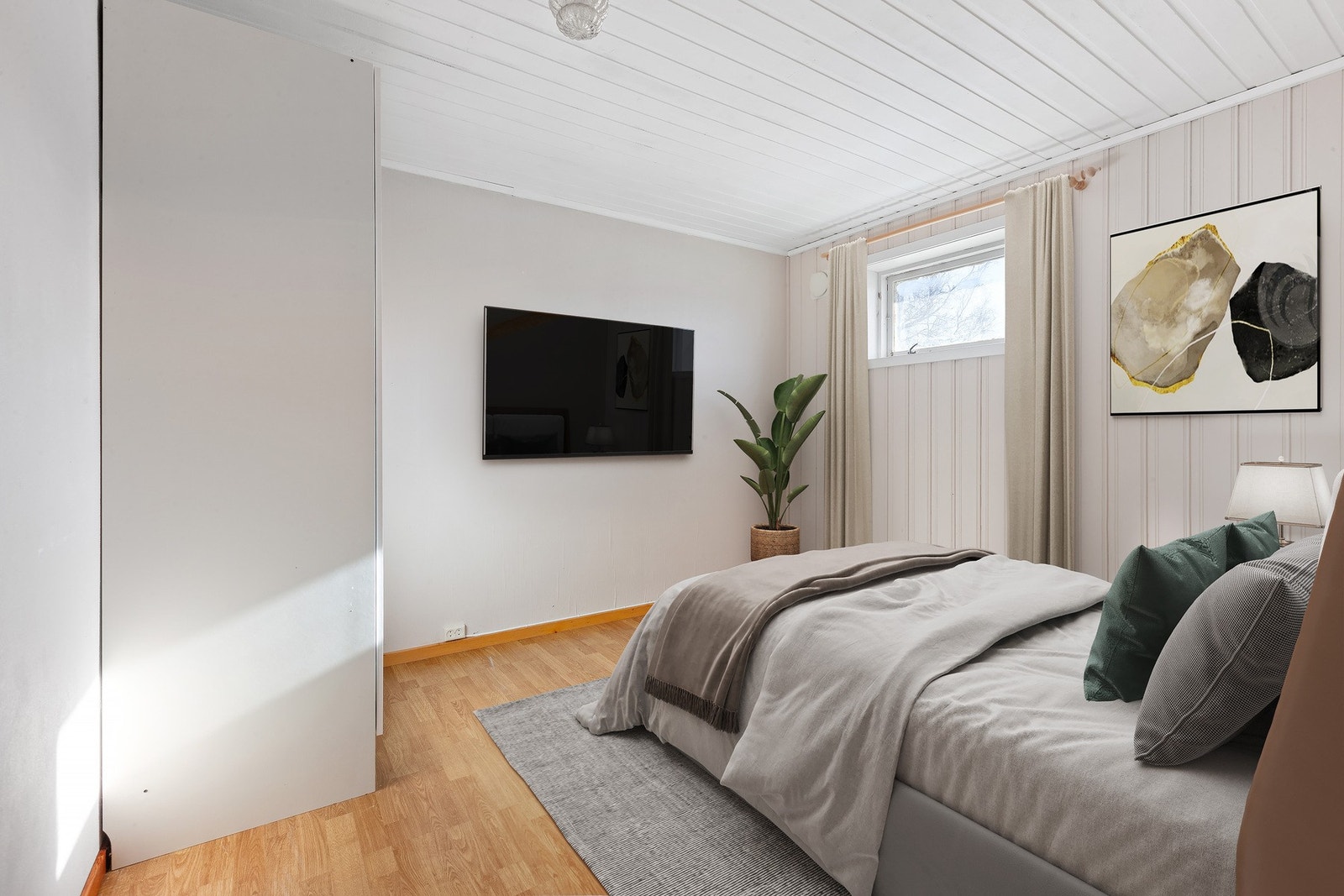 Soverom 3. Vinduene tilfredsstiller ikke gjeldende krav til rømningsvei. Galleribilde