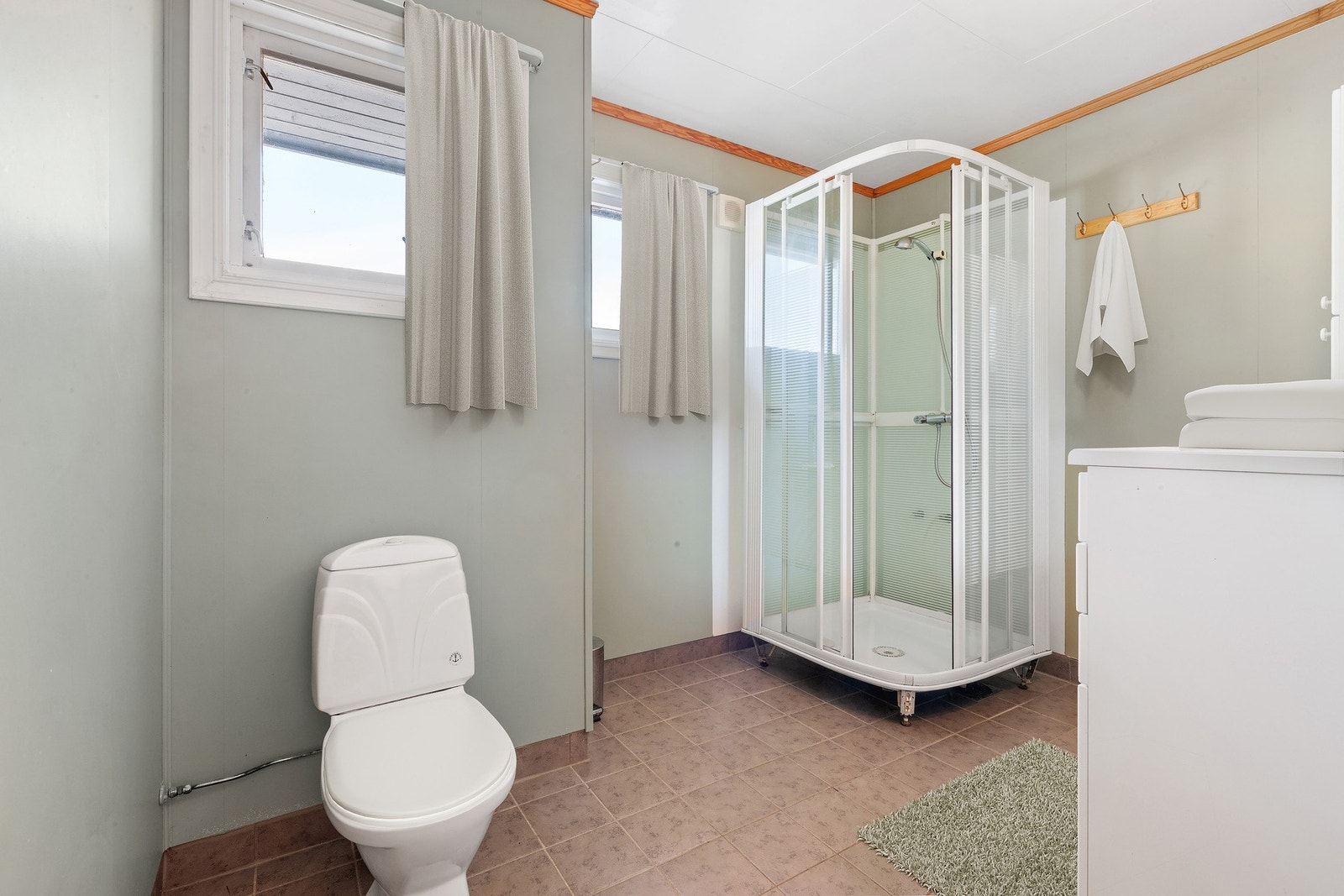 Badet har varme i gulv som gir en lun og fin start på dagen. Galleribilde