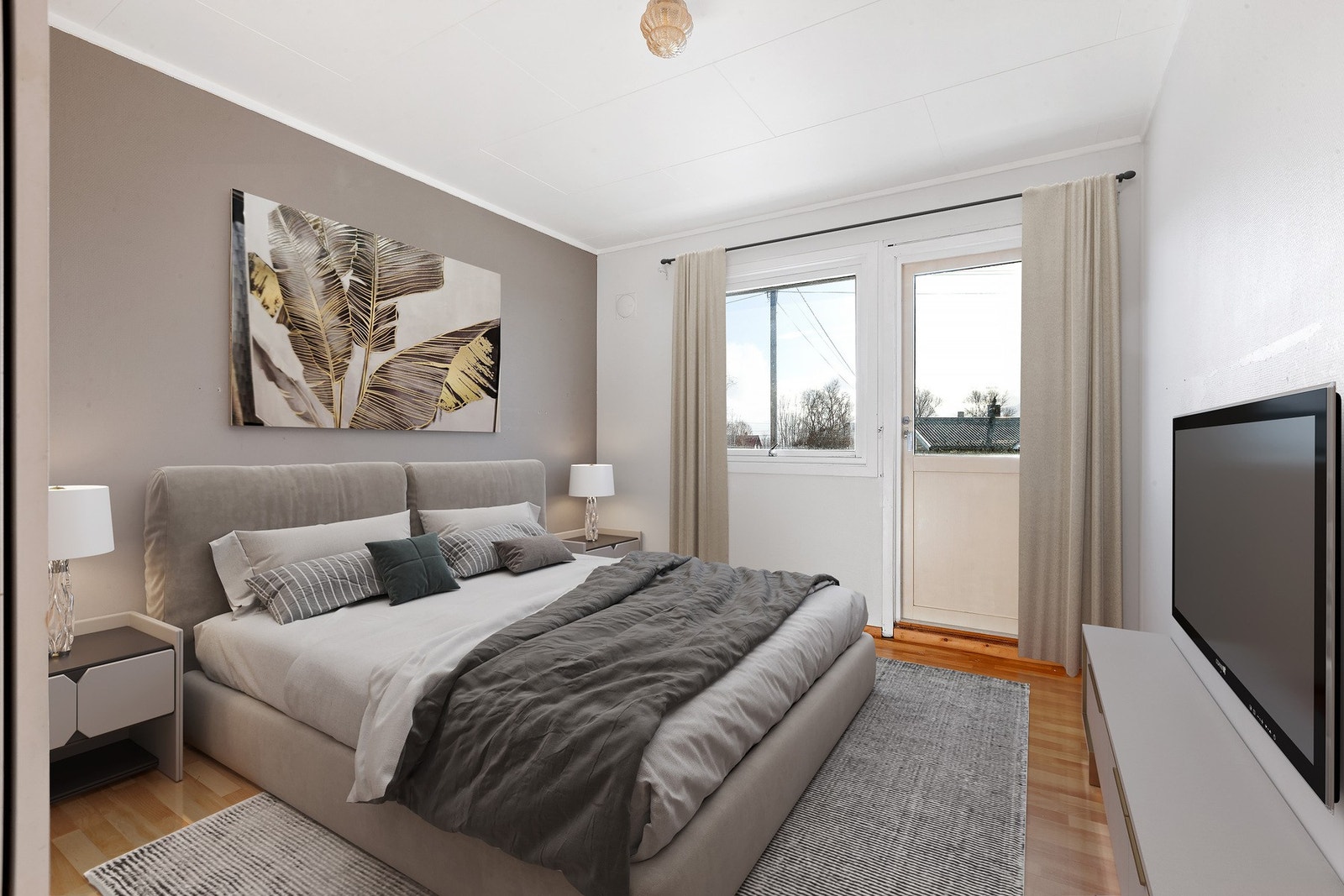 Soverom 1. Romslig soverom med god plass til stor dobbeltseng Galleribilde