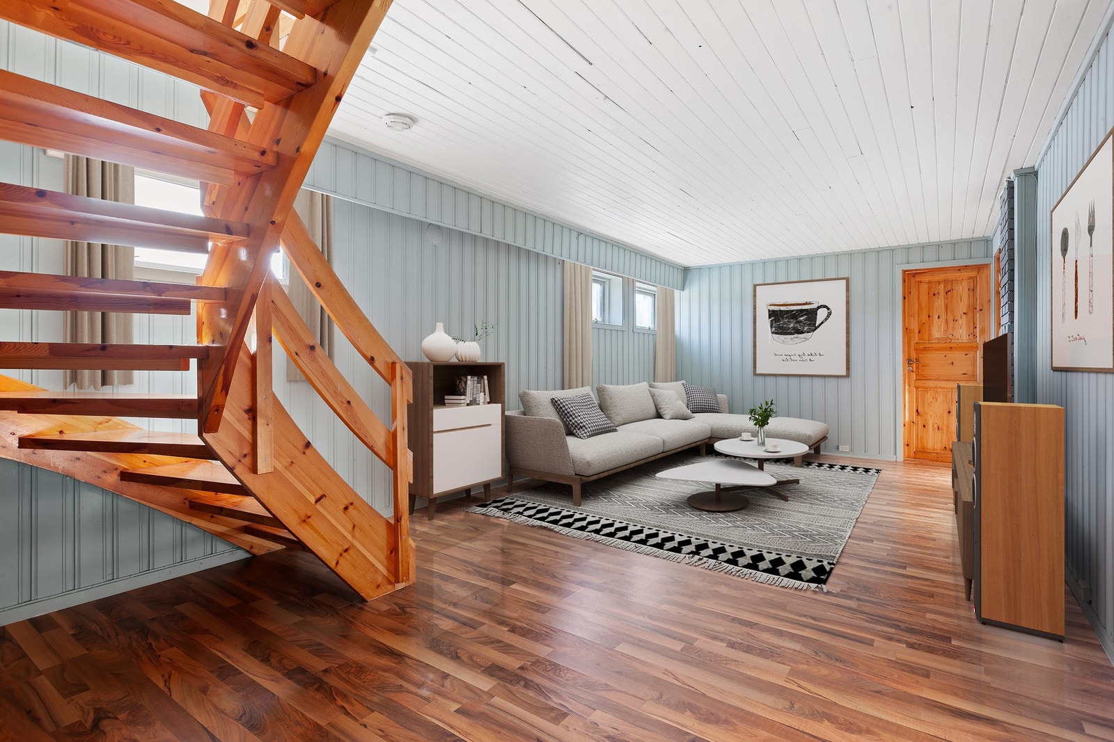 Kjellerstue. Vinduene tilfredsstiller ikke gjeldende krav til rømningsvei. Galleribilde