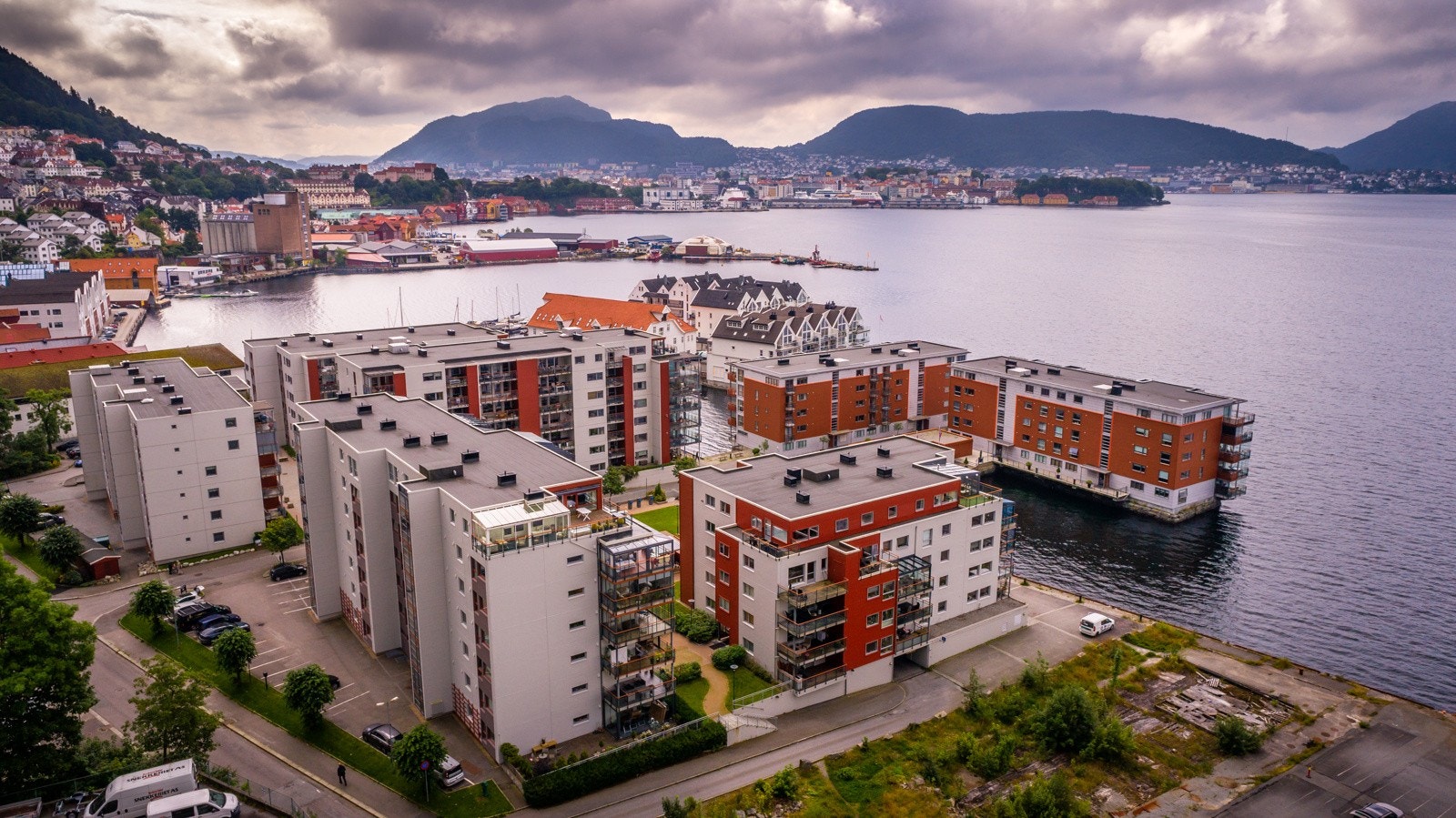 Velkommen til attraktive Sandviken Brygge. Her bor man tett på by, fjell og fjord. Galleribilde