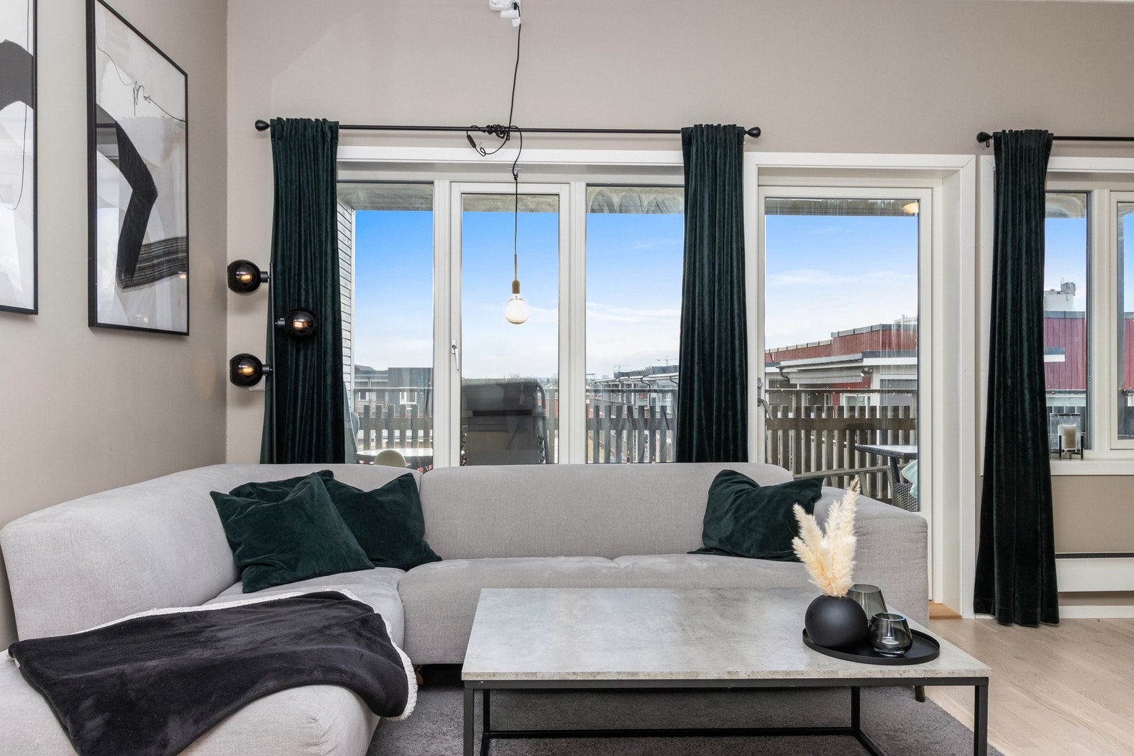 Utsikt fra stue. Galleribilde