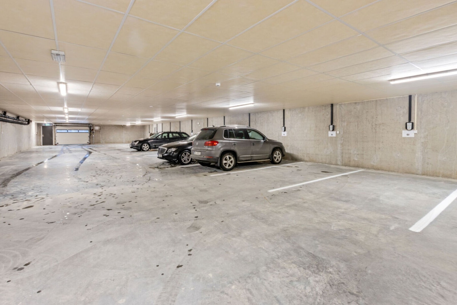 Parkering i oppvarmet kjeller. Galleribilde