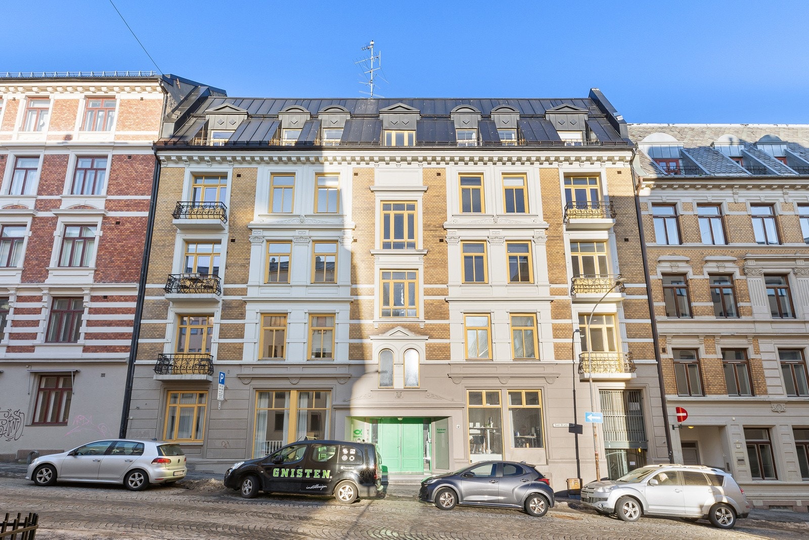 Utvendig rehabilitering inkl. tak i 2005. Galleribilde