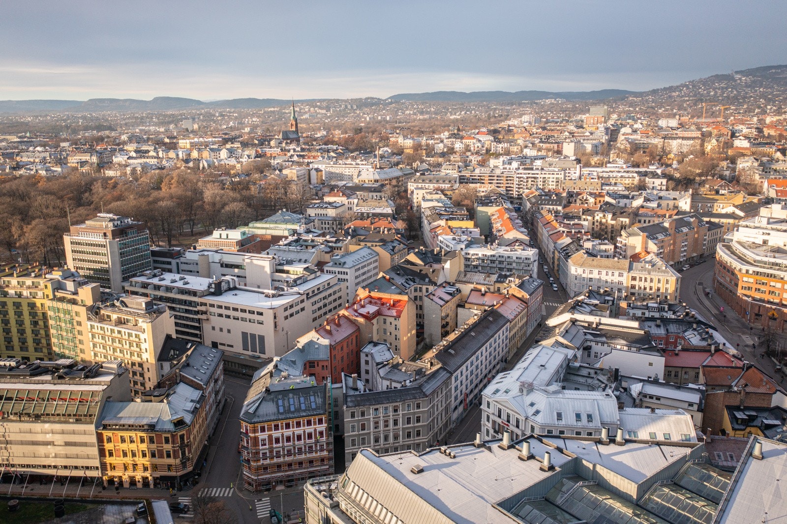 Her finner man et bredt utvalg av butikker og spisesteder, med gangavstand til både Karl Johans gate og Bogstadveien. Galleribilde