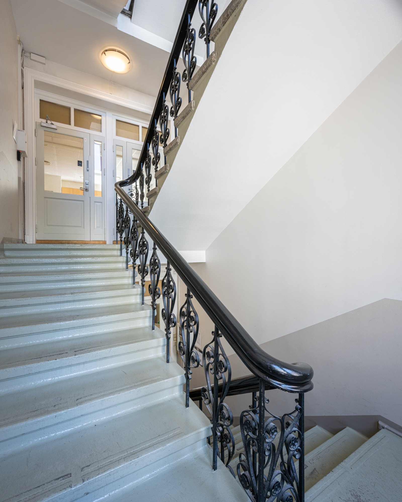 Bygården ble oppgradert med ny drenering og asfalt i 2019. Galleribilde