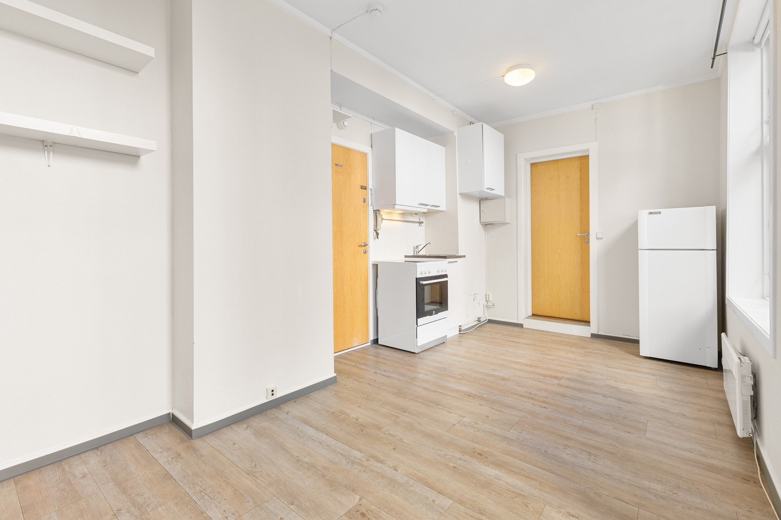 Himlingen er trolig senket ~60 cm basert på byggetegninger som kan gi mulighet for utvidet hems. Kjøper plikter selv å undersøke mulighetene for dette. Galleribilde