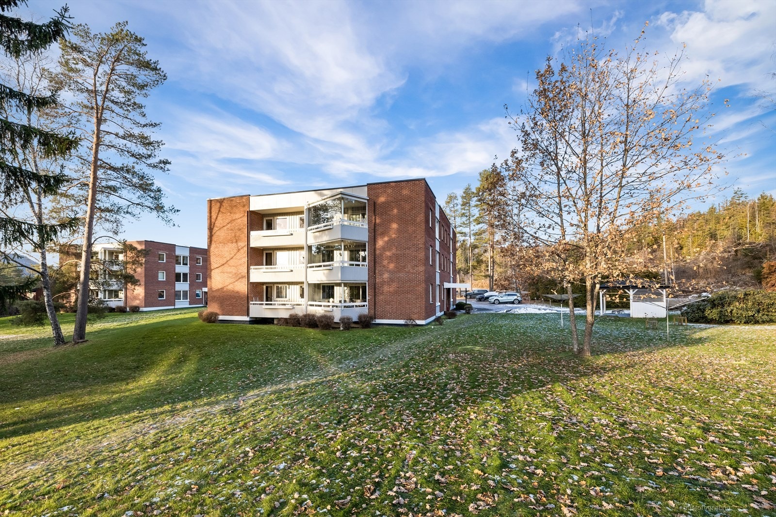 Velkommen til Vinnesgata 27! Boligen ligger rolig og idyllisk til med marka som nærmeste nabo. Galleribilde