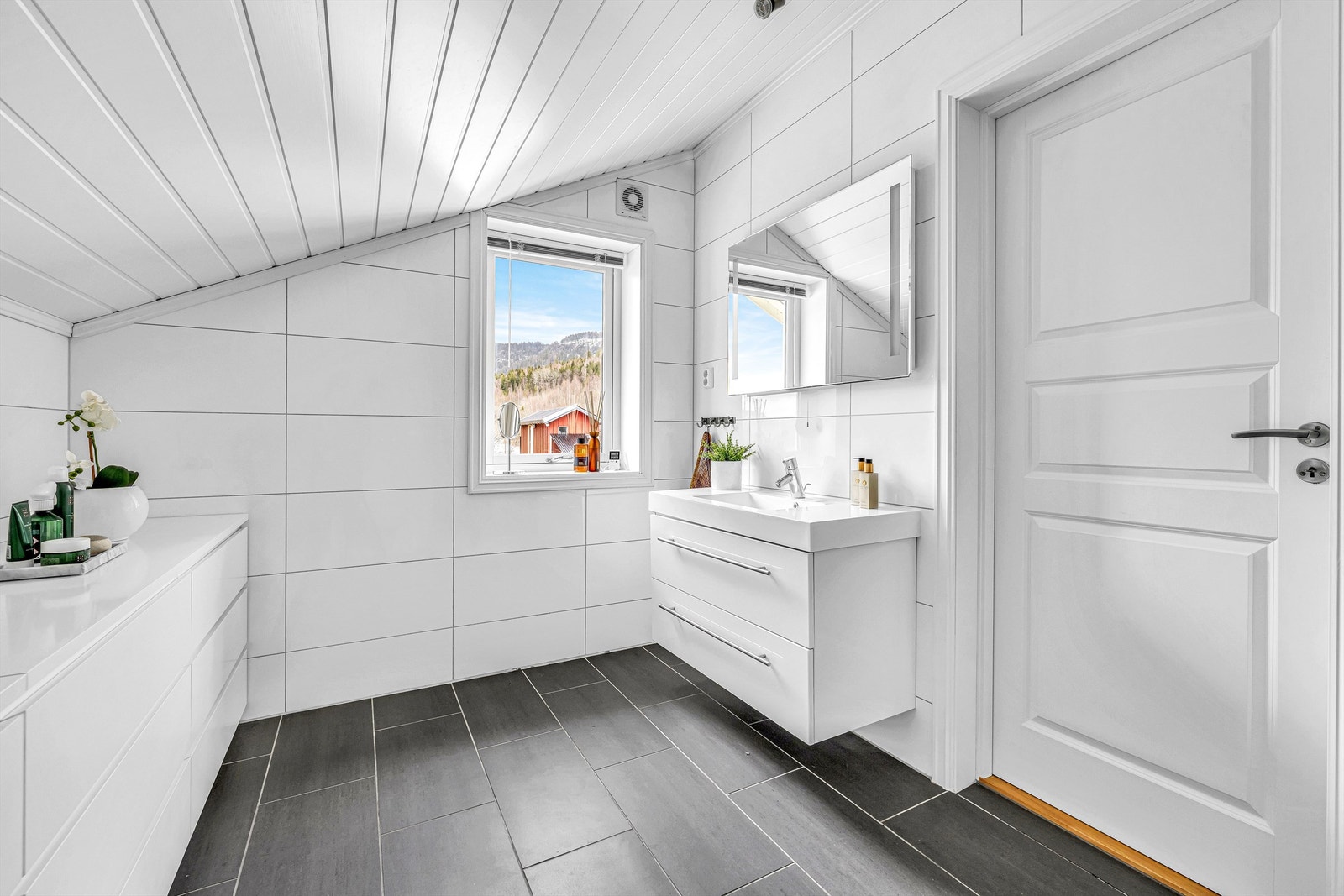Baderom i 2. etg. ble pusset opp 2012. Galleribilde