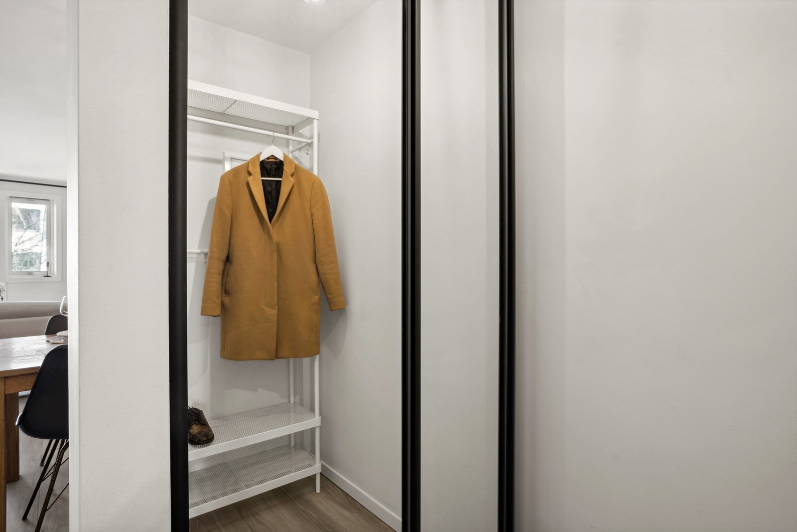 I entreen har du også en ekstra nisje som gir rikelig med oppbevaringsmuligheter Galleribilde